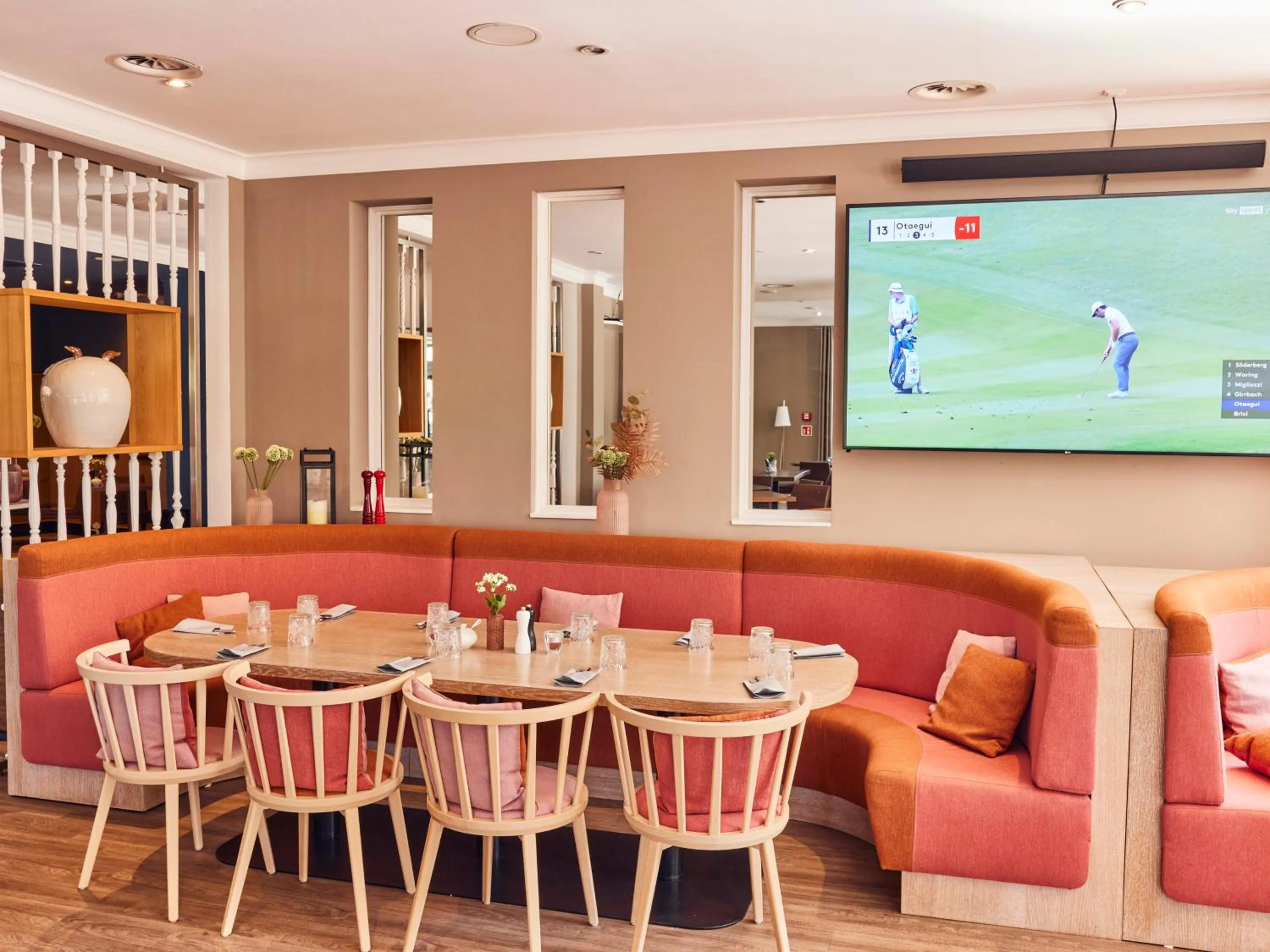 Restaurant/places to eat in Steigenberger Hotel Treudelberg Hamburg