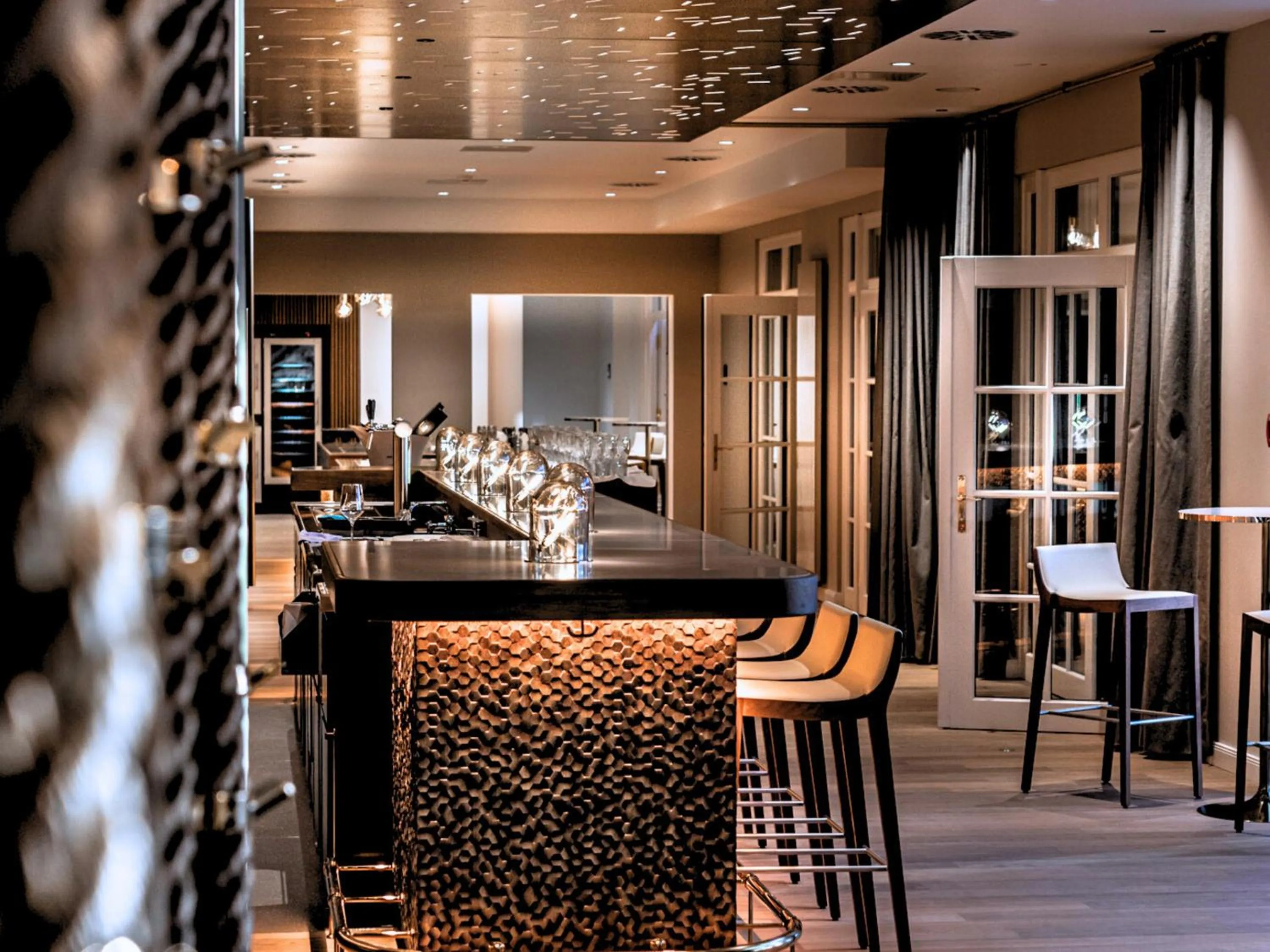 Lounge or bar in Steigenberger Hotel Treudelberg Hamburg