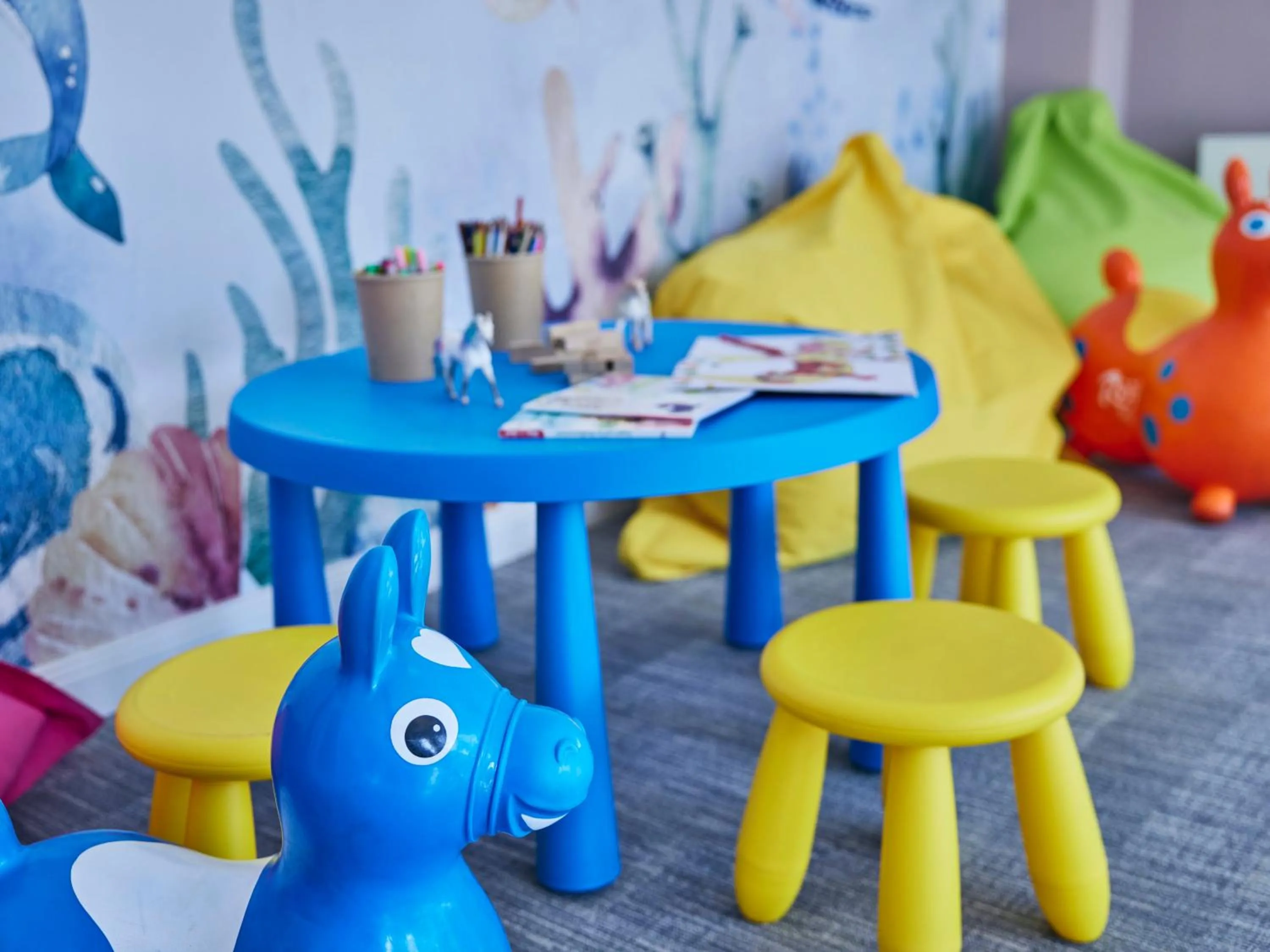 Game Room in Steigenberger Hotel Treudelberg Hamburg