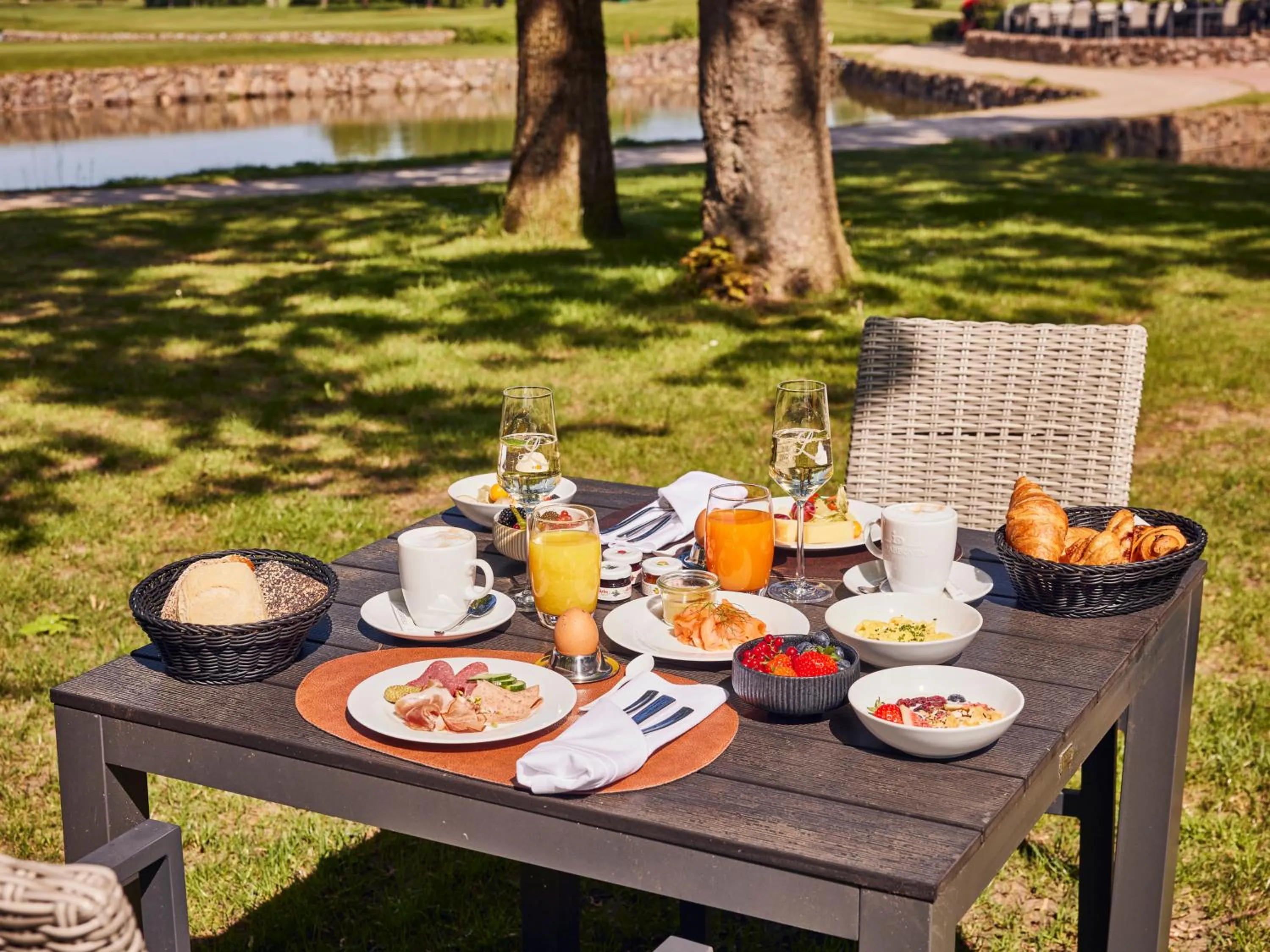 Breakfast in Steigenberger Hotel Treudelberg Hamburg