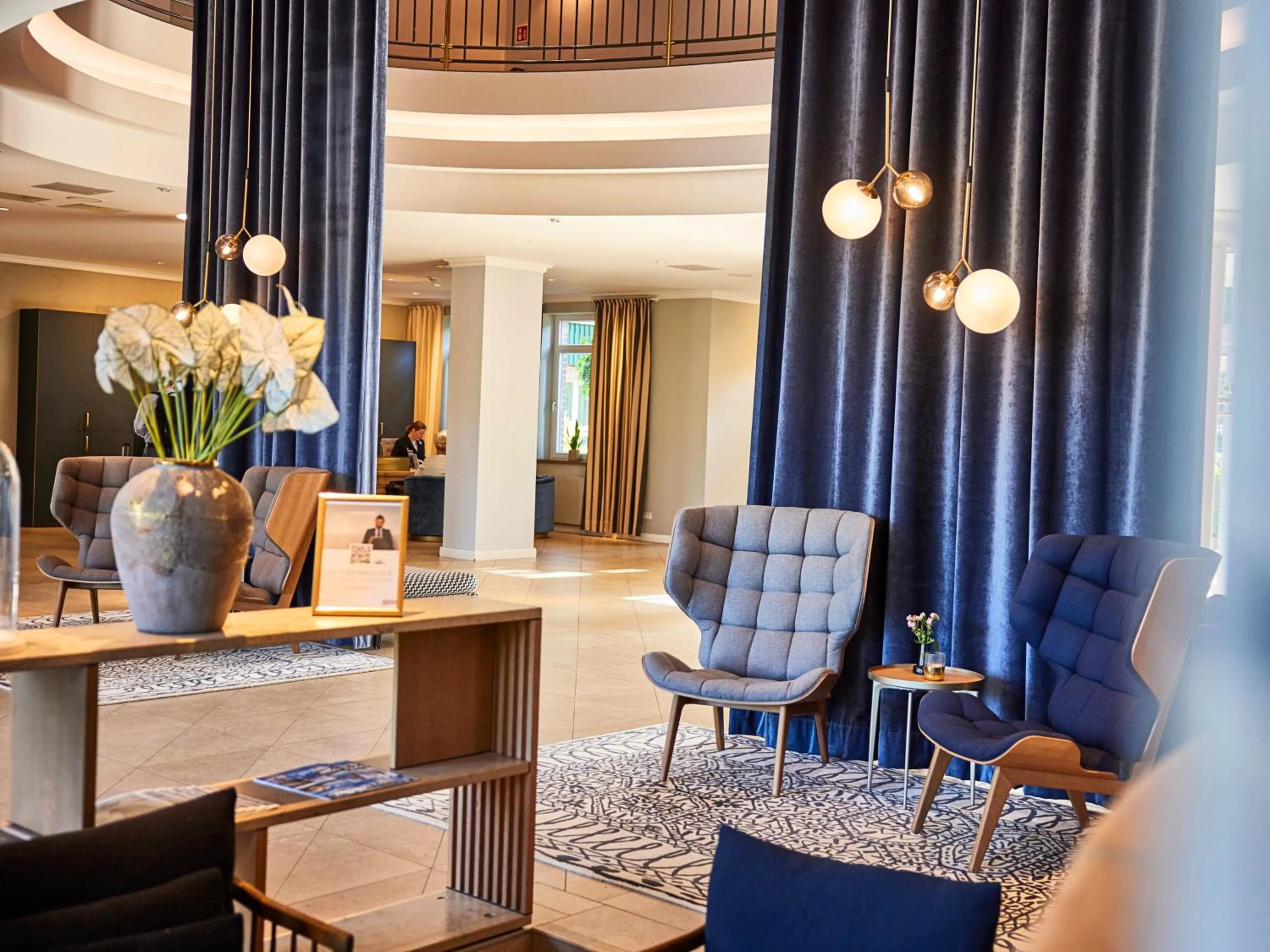 Lobby or reception in Steigenberger Hotel Treudelberg Hamburg