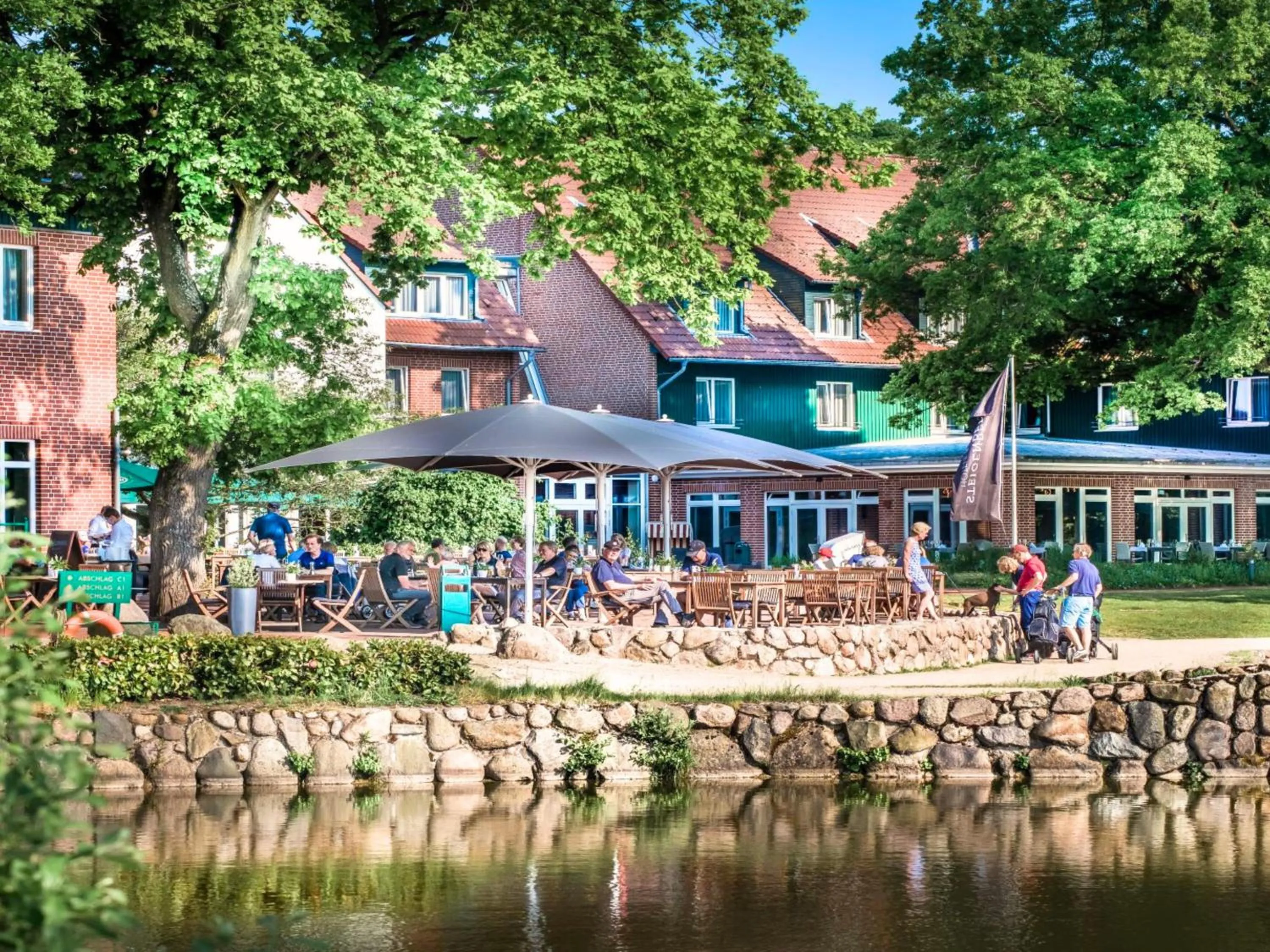 Restaurant/places to eat in Steigenberger Hotel Treudelberg Hamburg