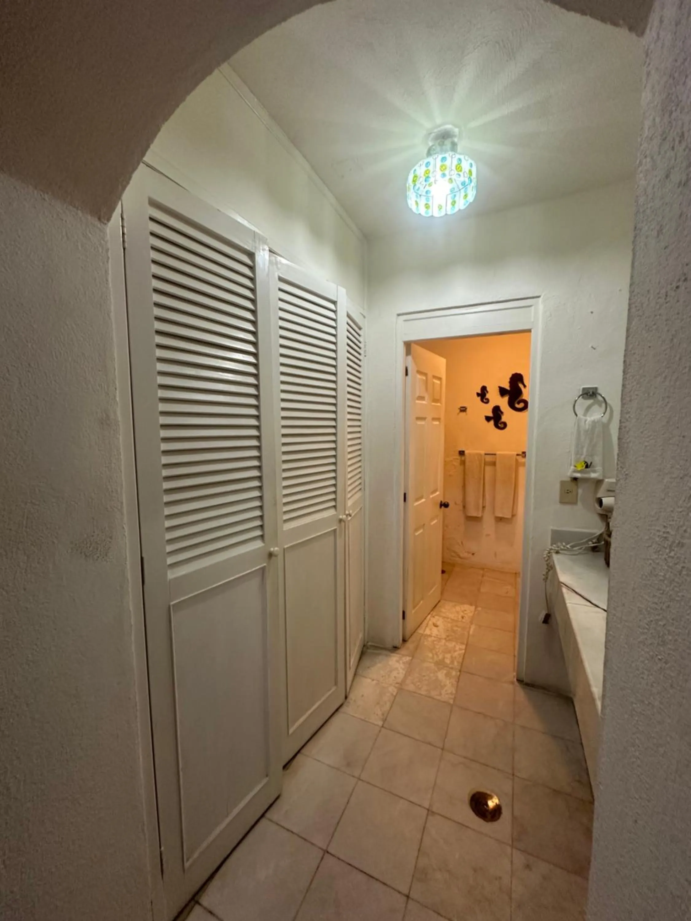 HAB PTa B ÁREA DE VILLAS DENTRO DEL HOTEL Junto al Krystal EN IXTAPA WIFI 2A 1M Con playa