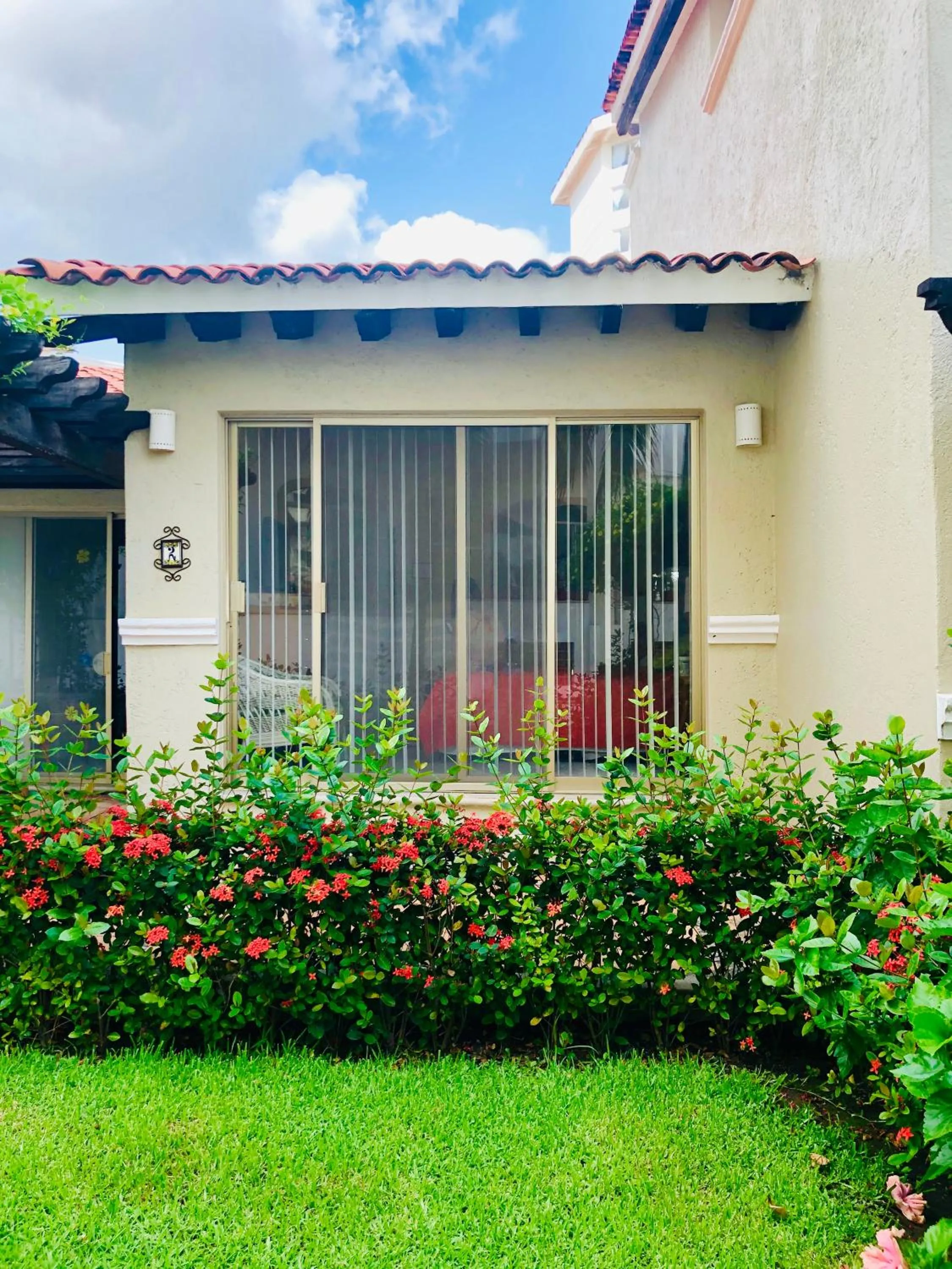Garden in HAB PTa B ÁREA DE VILLAS DENTRO DEL HOTEL Junto al Krystal EN IXTAPA WIFI 2A 1M Con playa