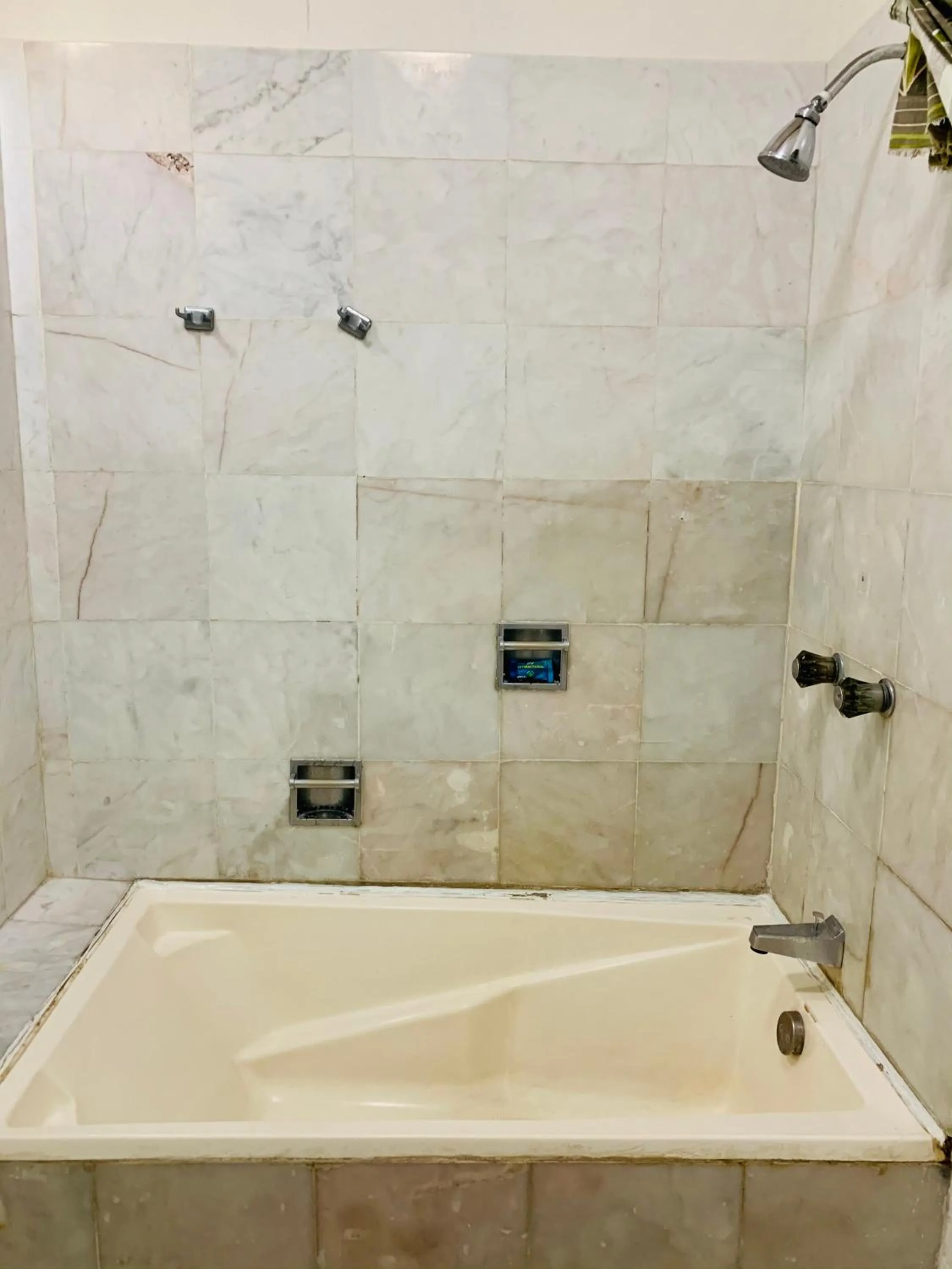 HAB PTa B ÁREA DE VILLAS DENTRO DEL HOTEL Junto al Krystal EN IXTAPA WIFI 2A 1M Con playa