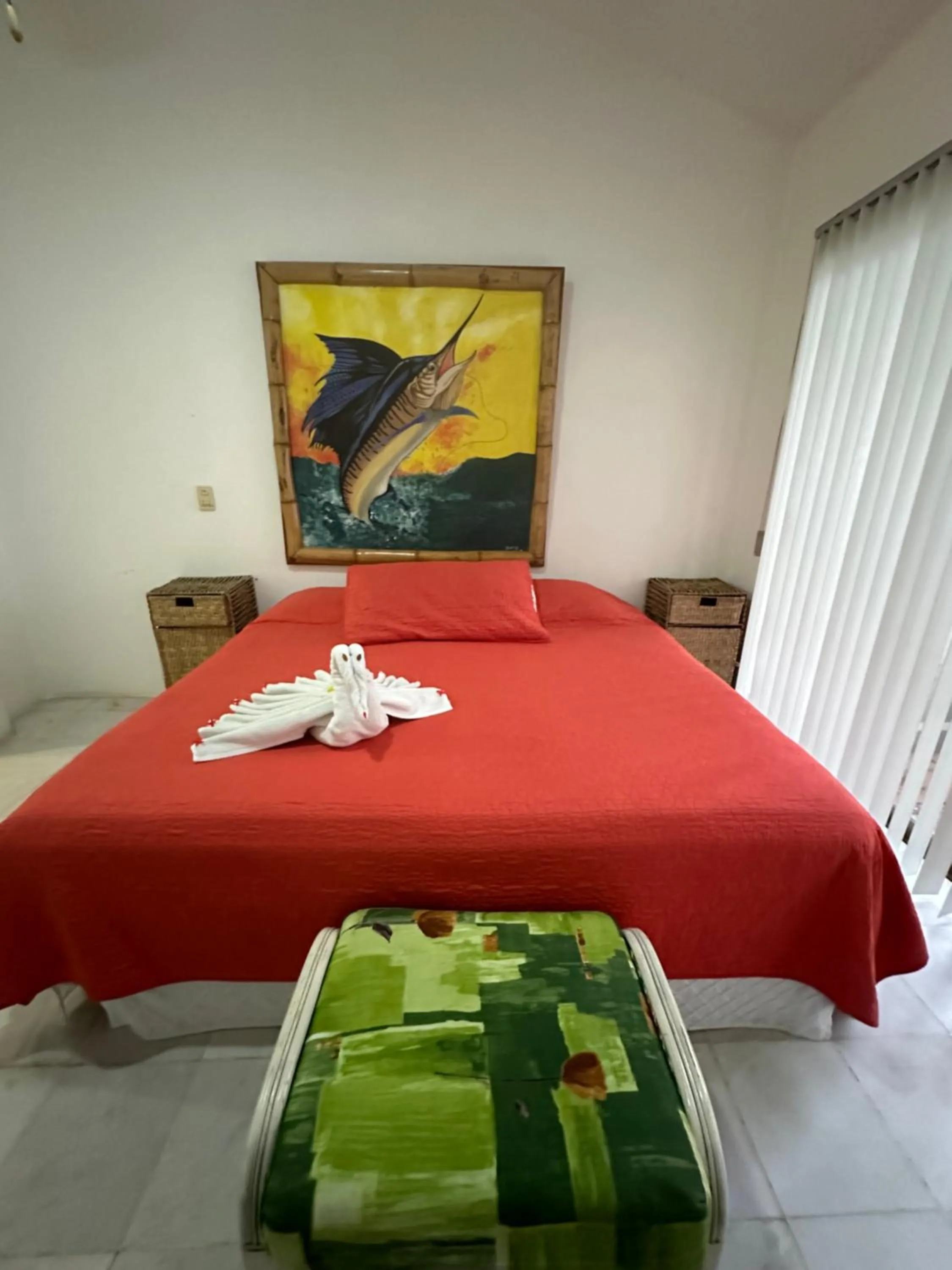 Bed in HAB PTa B ÁREA DE VILLAS DENTRO DEL HOTEL Junto al Krystal EN IXTAPA WIFI 2A 1M Con playa