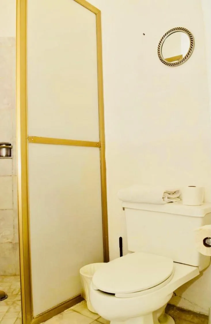 Toilet in VILLA PARA 5P 4A 1M dentro del Hotel a un lado del Krystal IXTAPA Con Playa WiFi