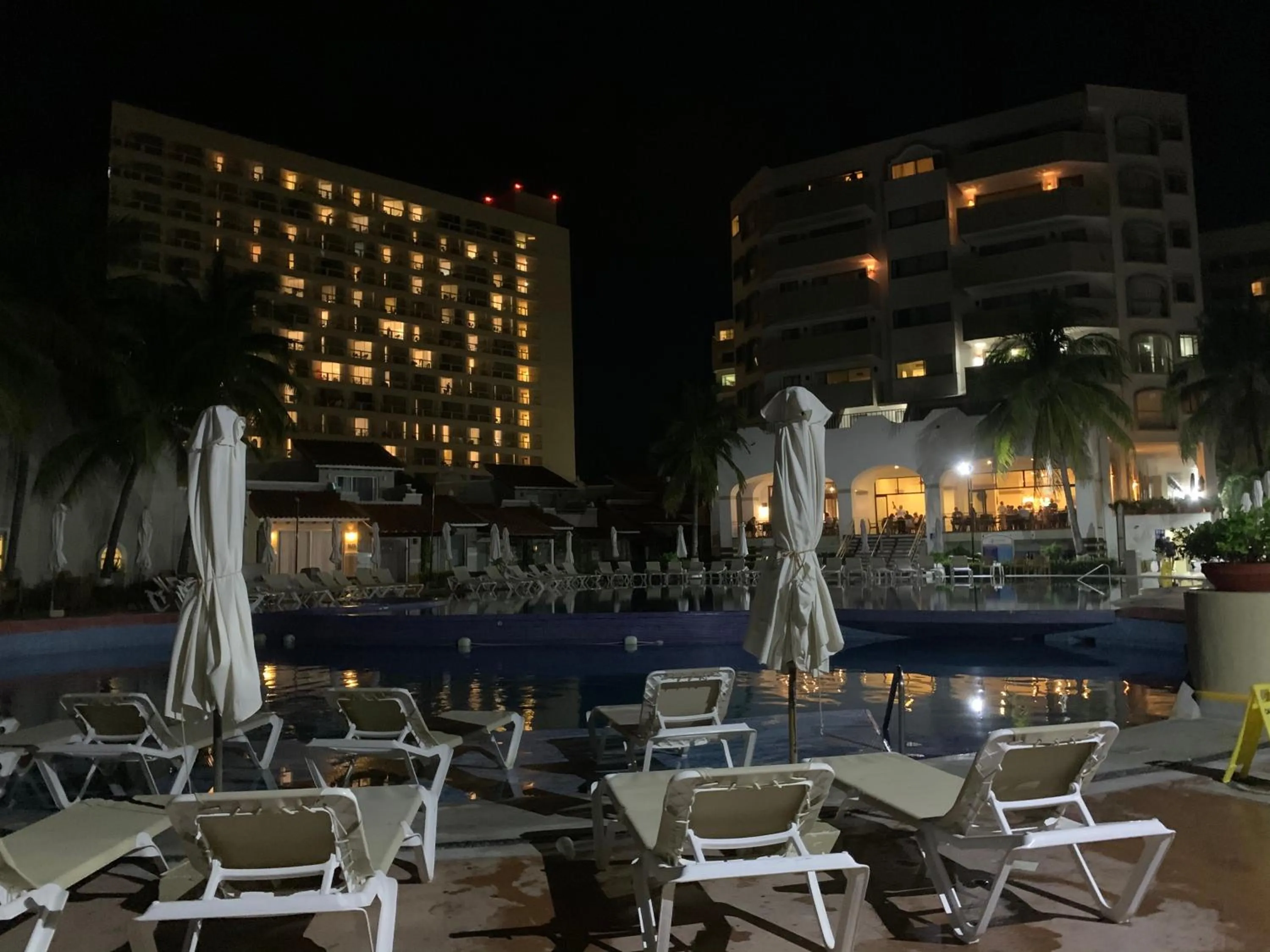 VILLA PARA 5P 4A 1M dentro del Hotel a un lado del Krystal IXTAPA Con Playa WiFi