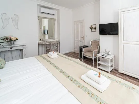 Bed in Villa Bella
