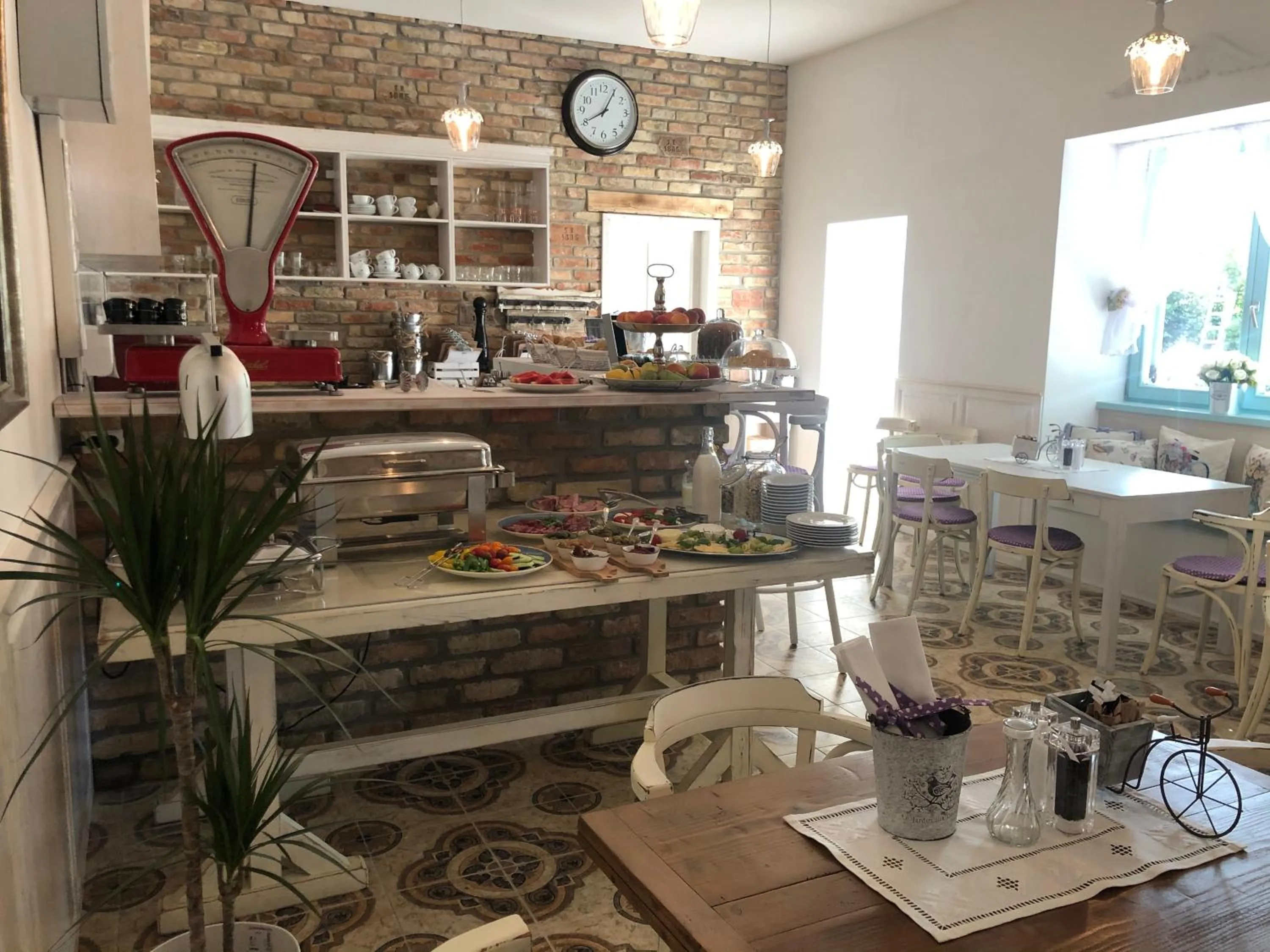 Breakfast in Villa Bella