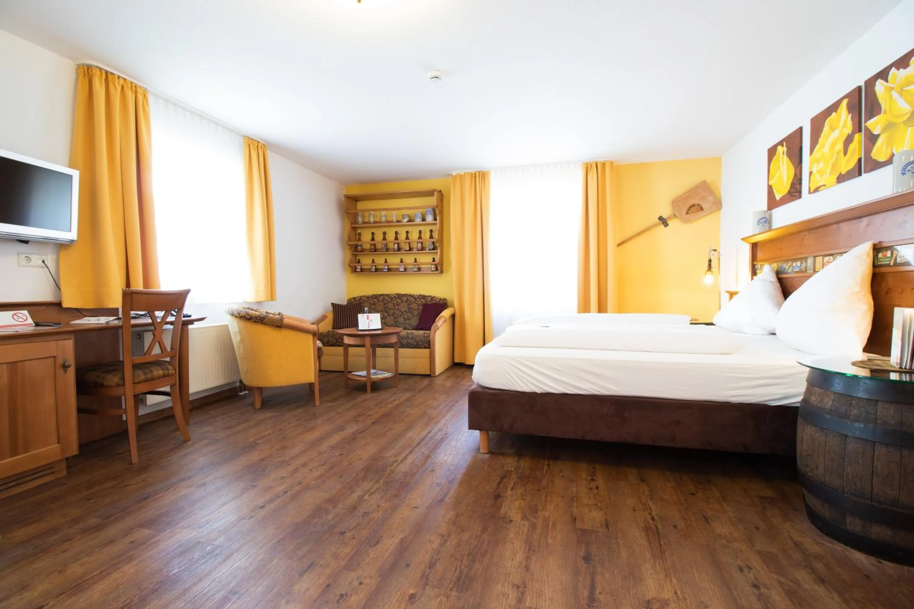 Living room, Bed in Landgasthof & Hotel zur Rose Berg