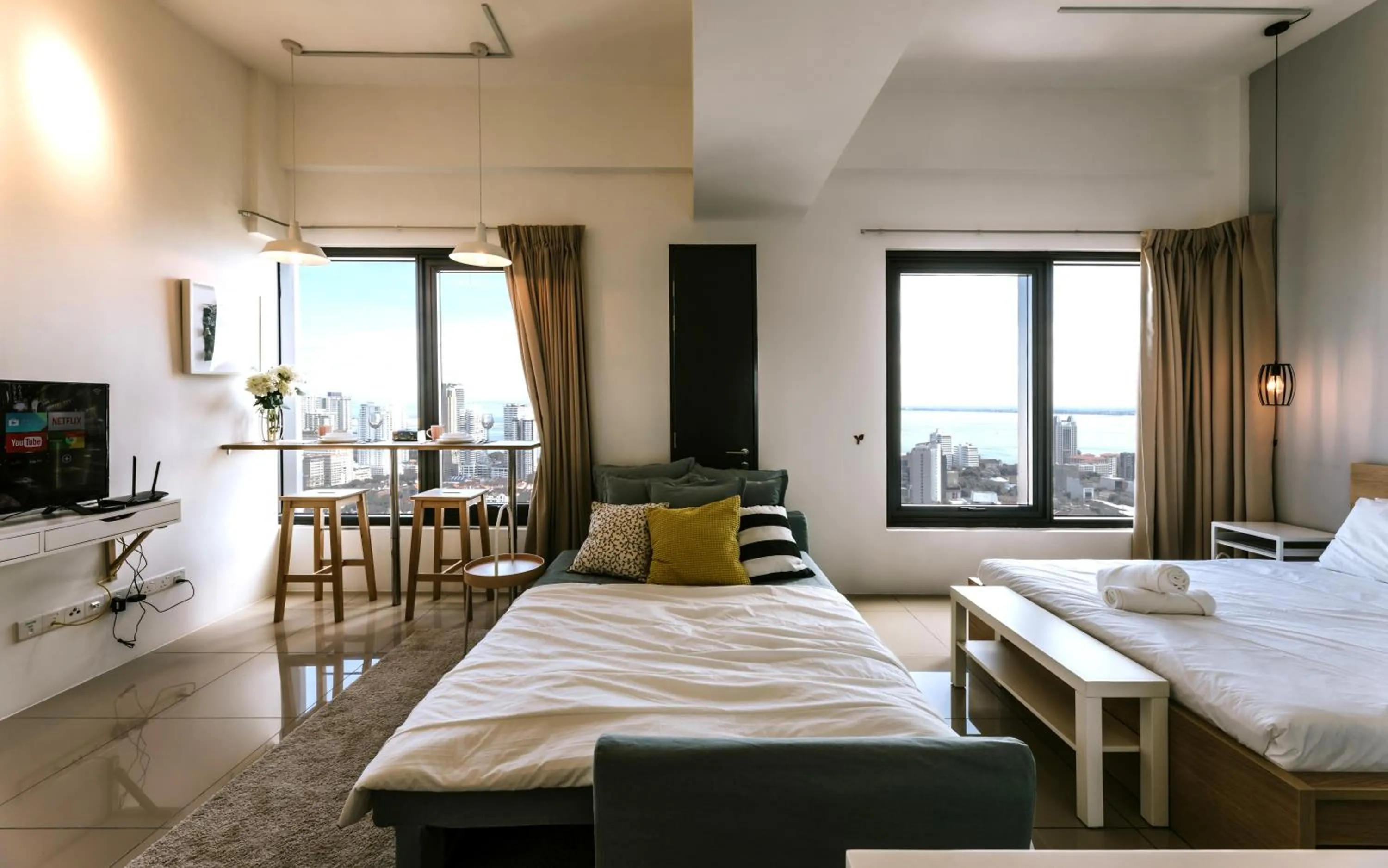 MUJI Studio 2 - Seaview at 218 Tropicana Near Komtar Food Heaven with Netflix & TV Box