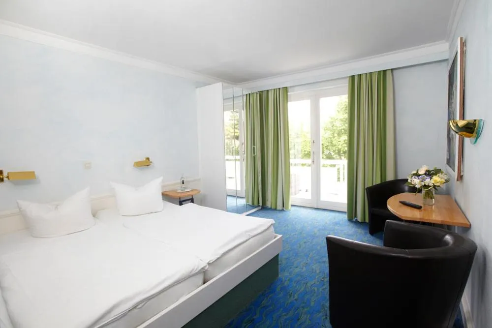 Photo of the whole room, Bed in Meeressterne Hotel Residenz in Heringsdorf