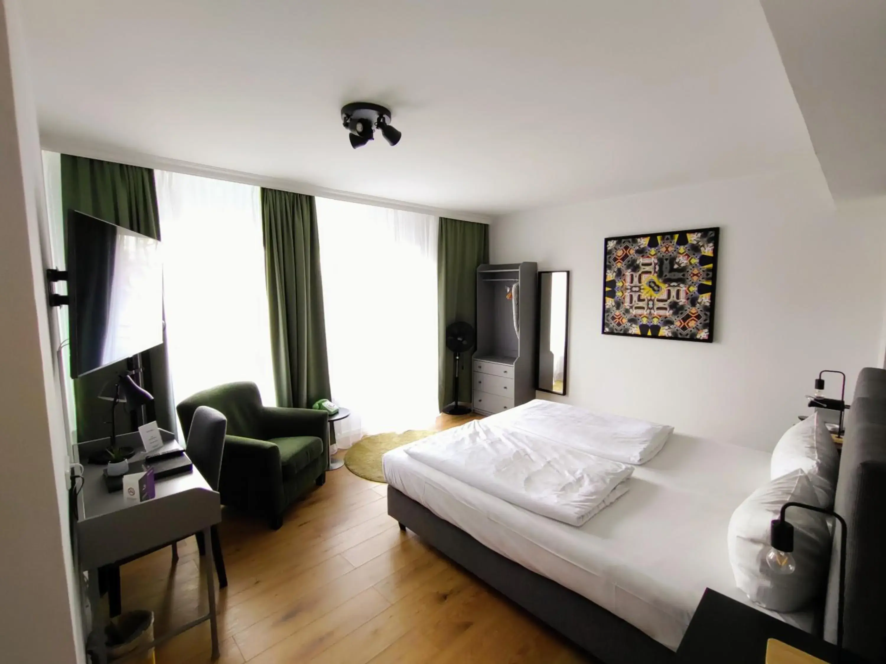 Photo of the whole room, Bed in Les Nations Photo of the whole room, Bed in Les Nations