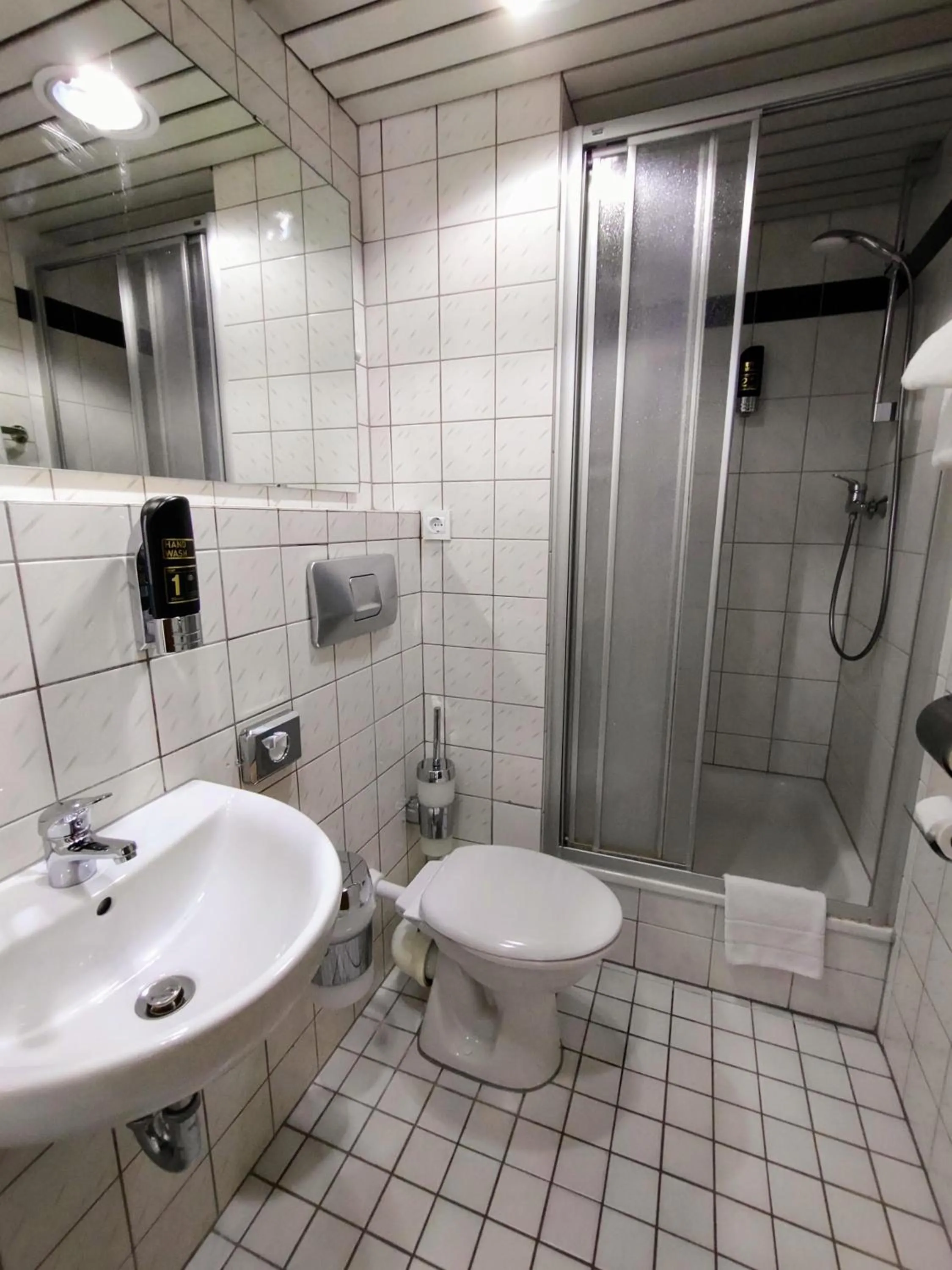 Shower in Les Nations