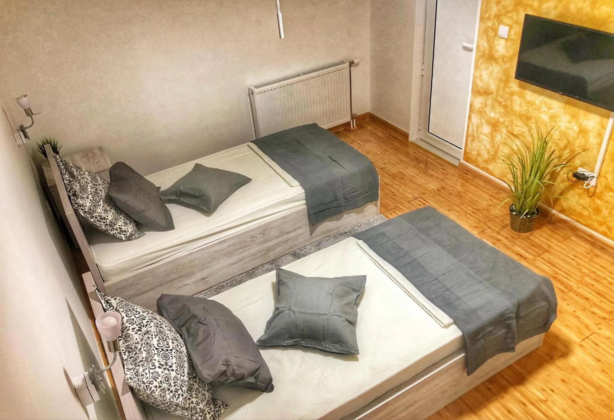 Property building, Bed in TEPIĆ Garni Hotel