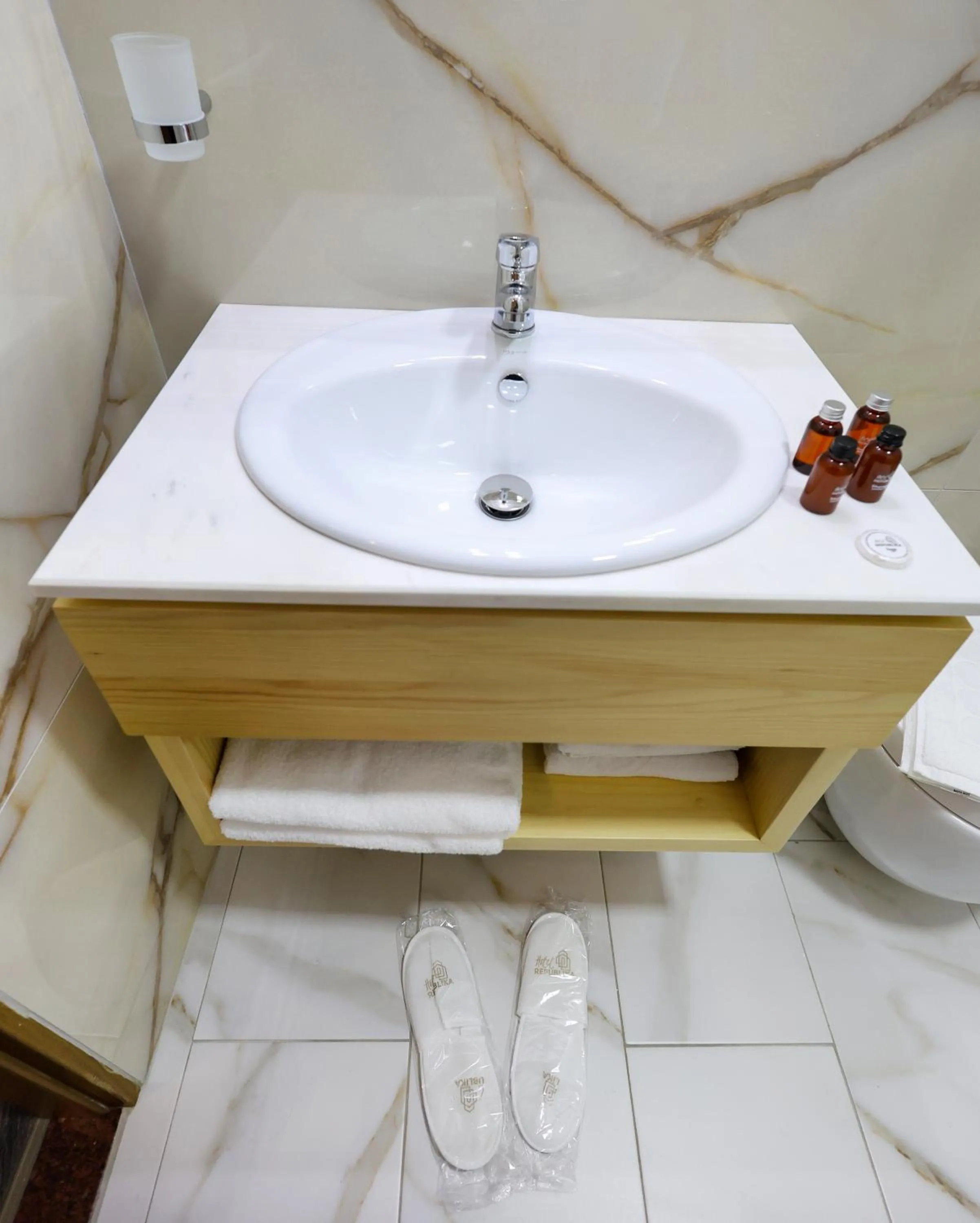Toilet in Hotel Republika Berat