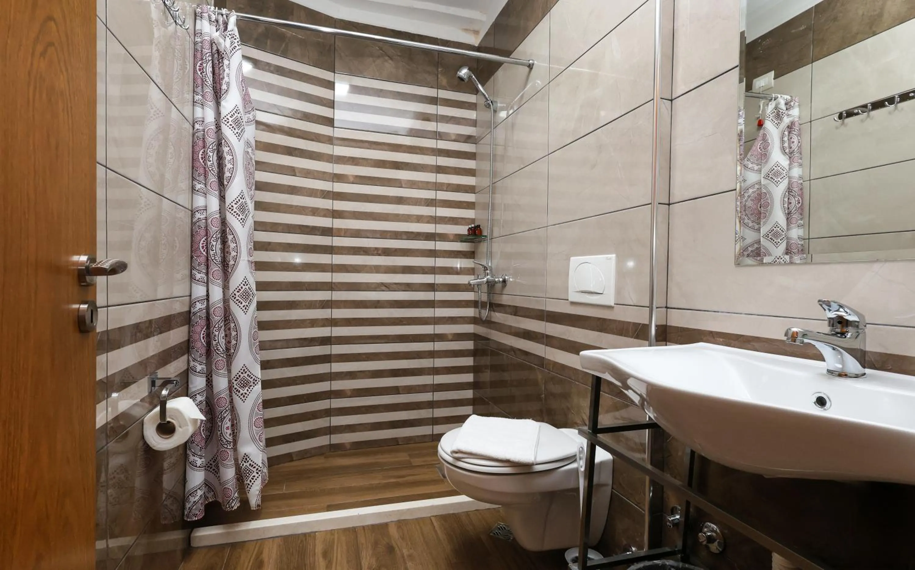 Shower in Hotel Republika Berat