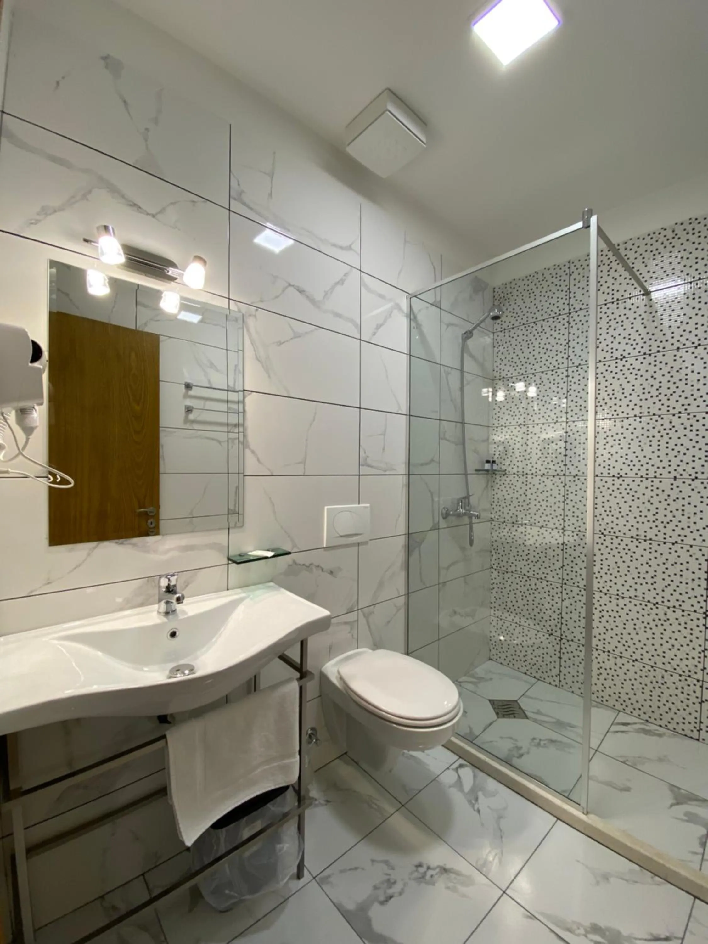 Shower in Hotel Republika Berat