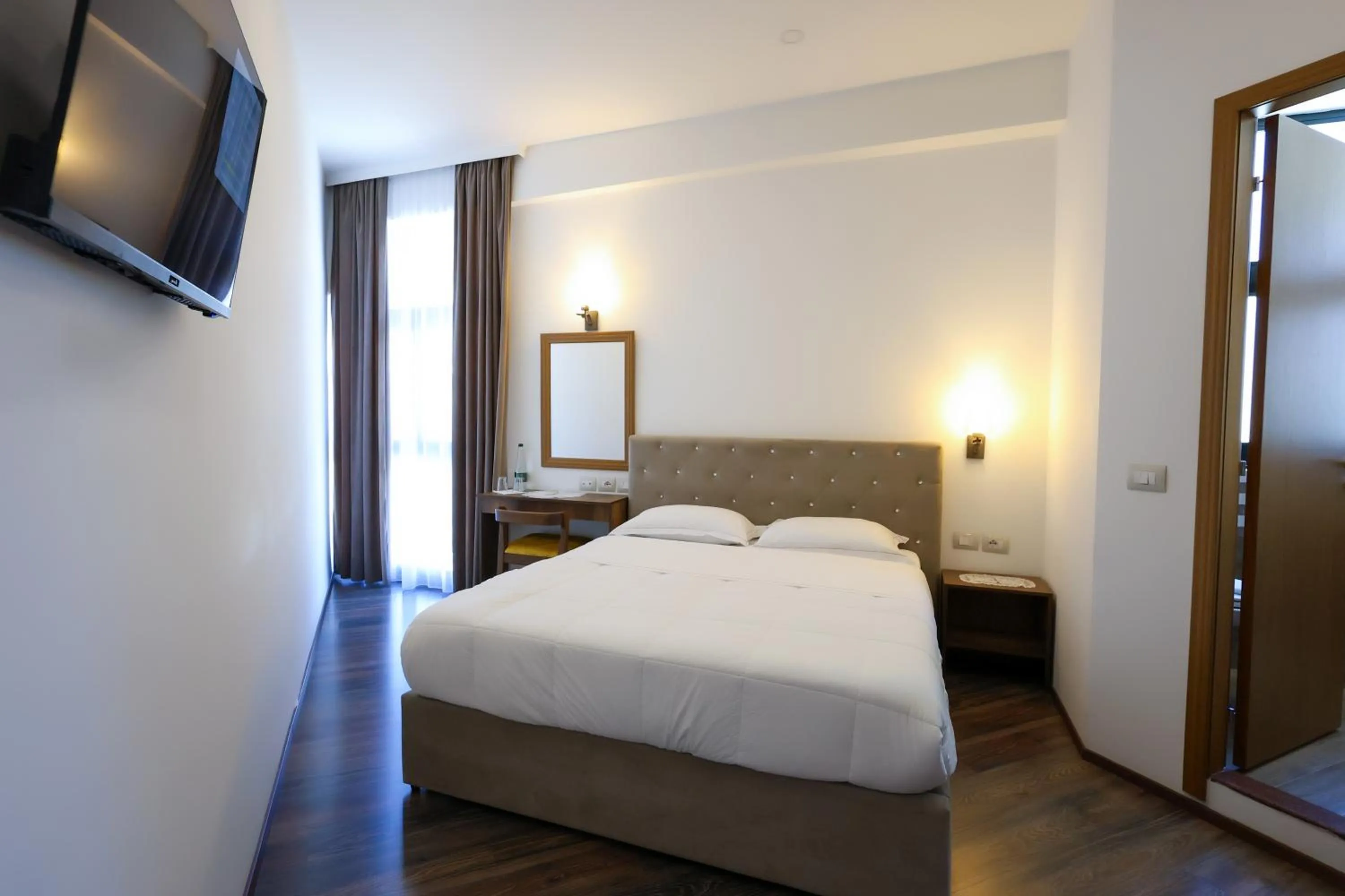 Bedroom, Bed in Hotel Republika Berat
