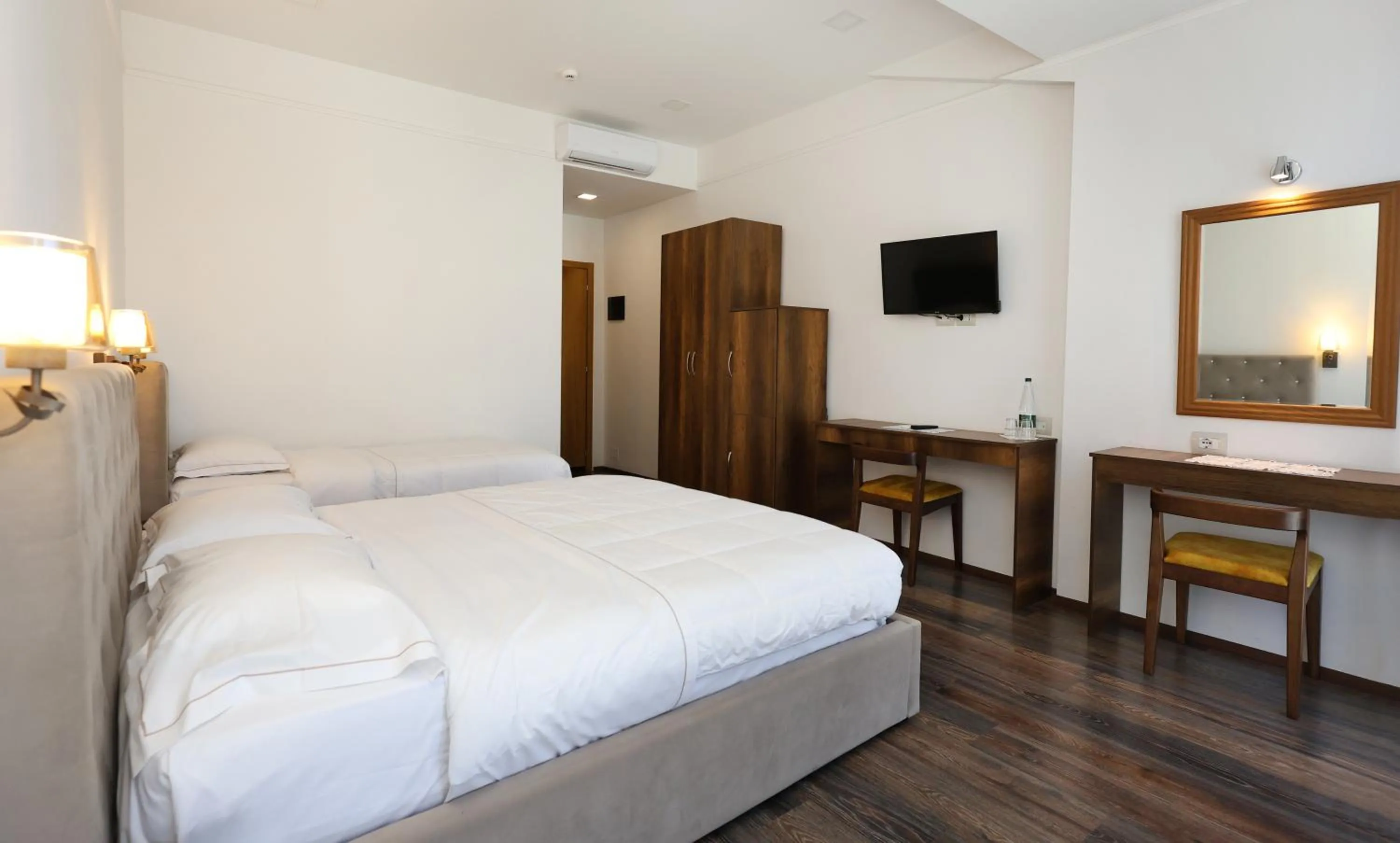 Photo of the whole room, Bed in Hotel Republika Berat