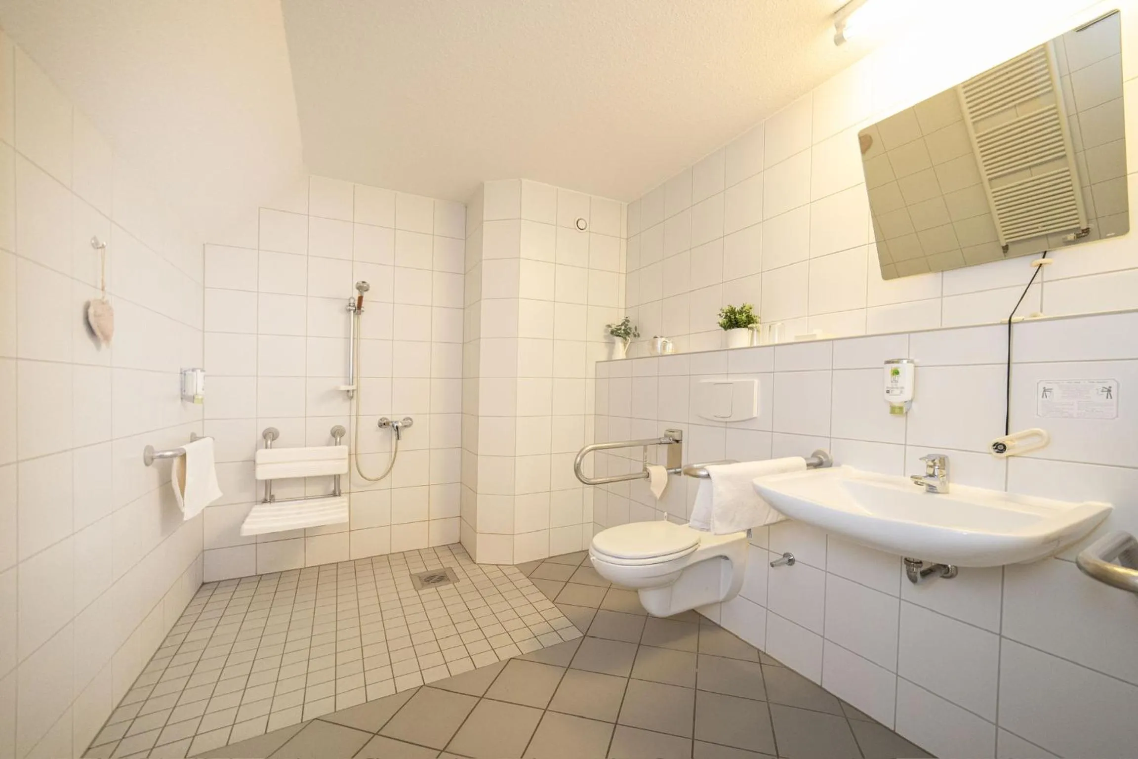 Shower in Hotel Stadt Spremberg