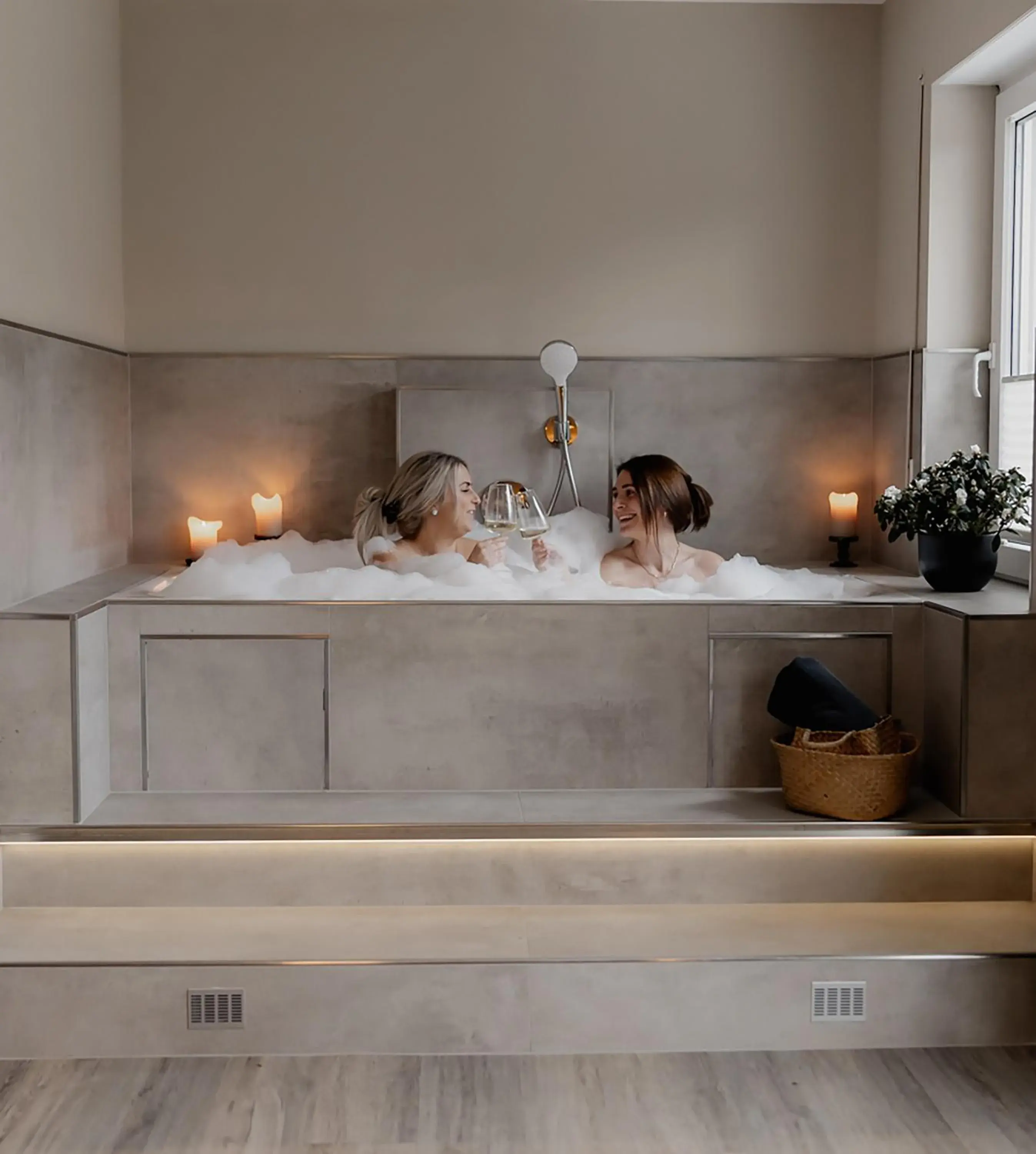 Suite with Hot Tub - single occupancy in 2tHEIMAT - Hotel & Restaurant Suite with Hot Tub - single occupancy in 2tHEIMAT - Hotel & Restaurant