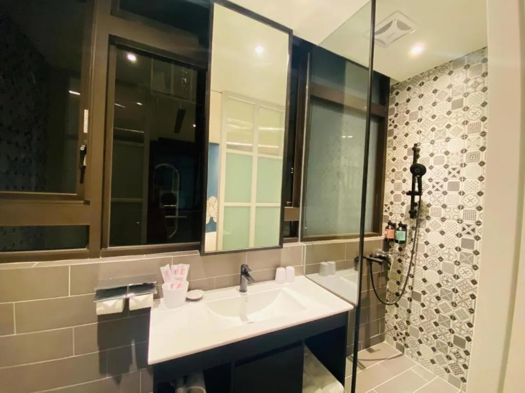 Toilet in Norway Forest Travel hotel 3 Taichung