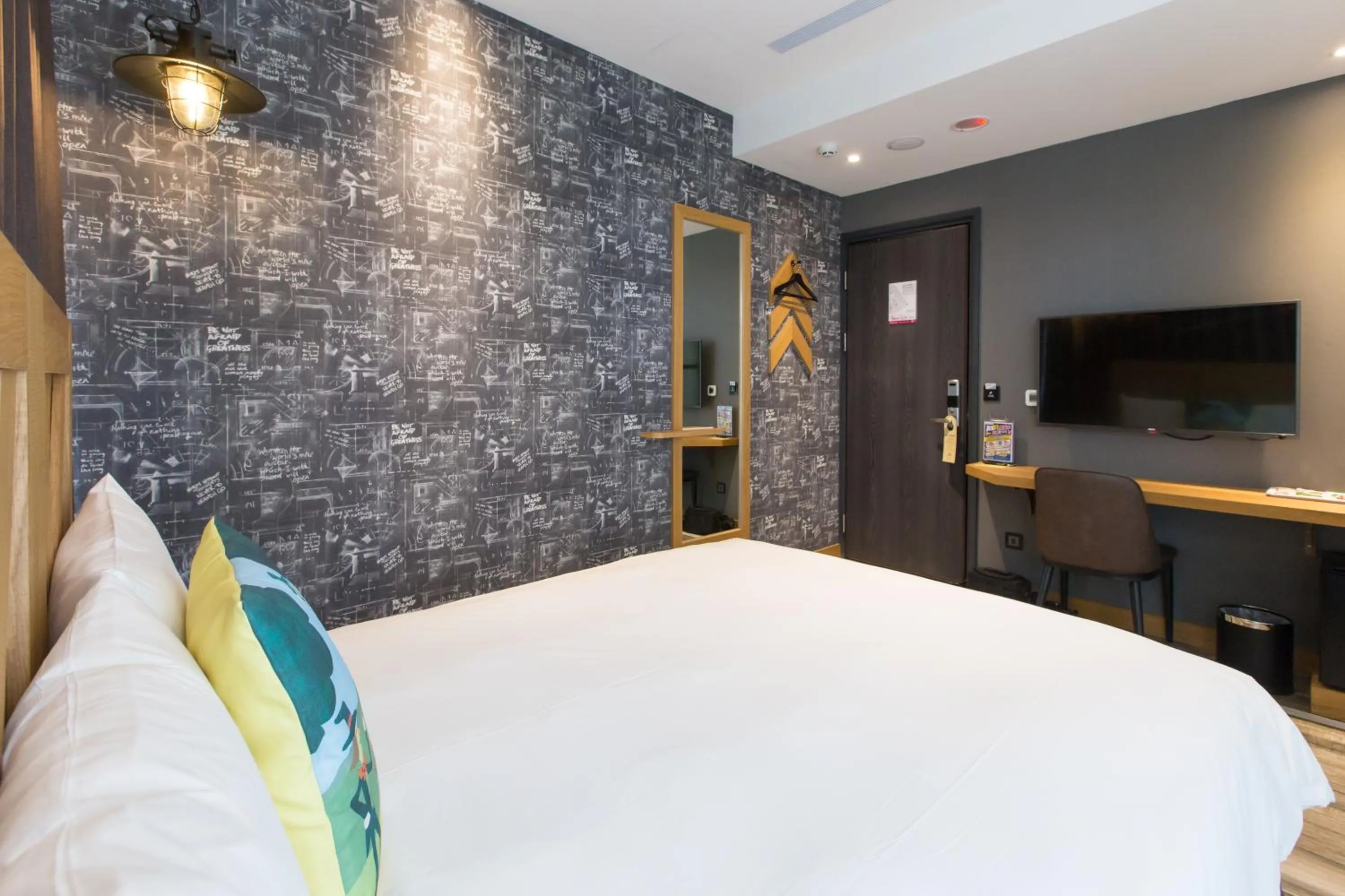 TV and multimedia, Bed in Norway Forest Travel hotel 3 Taichung