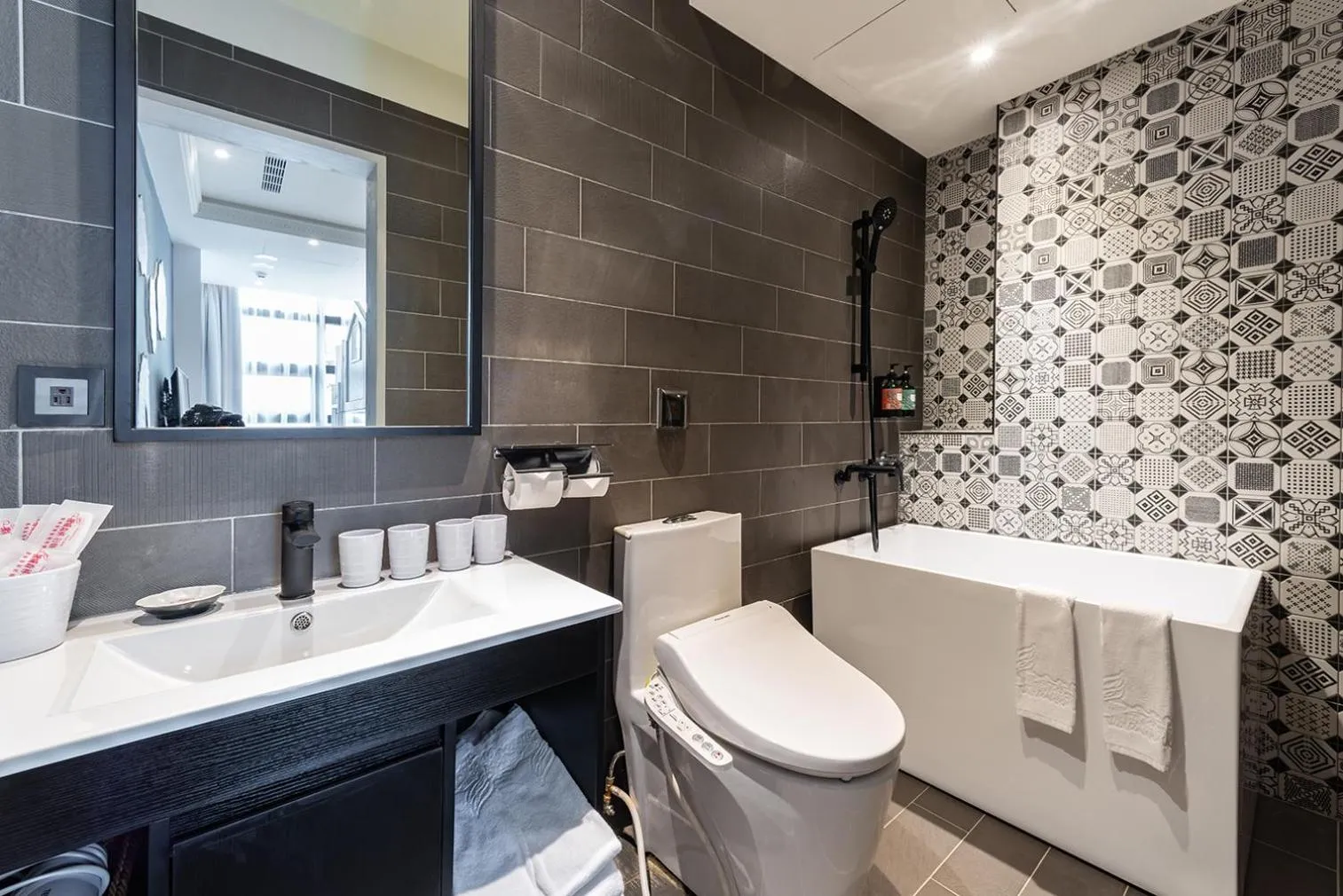 Shower in Norway Forest Travel hotel 3 Taichung