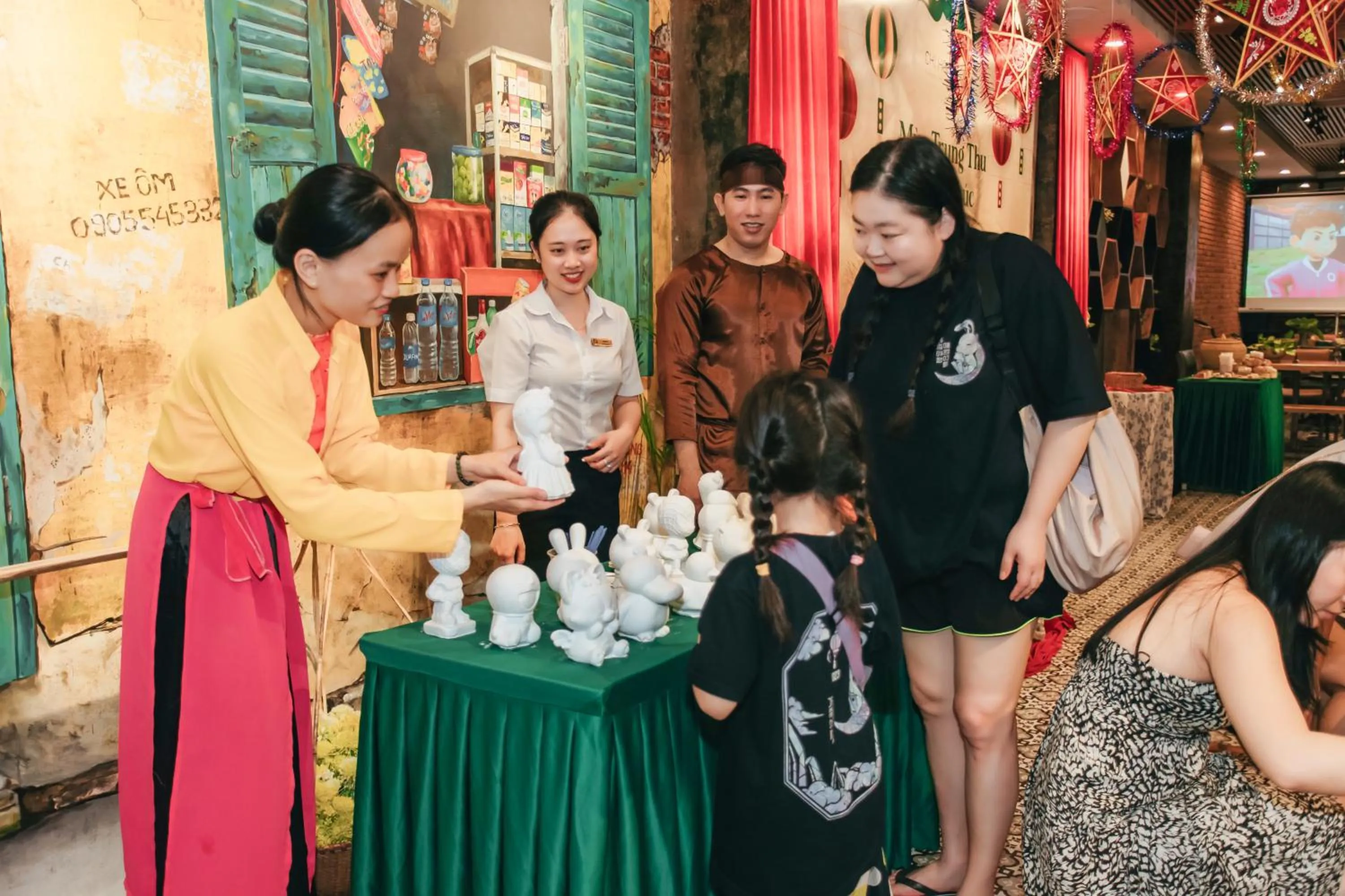 Restaurant/places to eat in Chi House Danang Hotel and Apartment