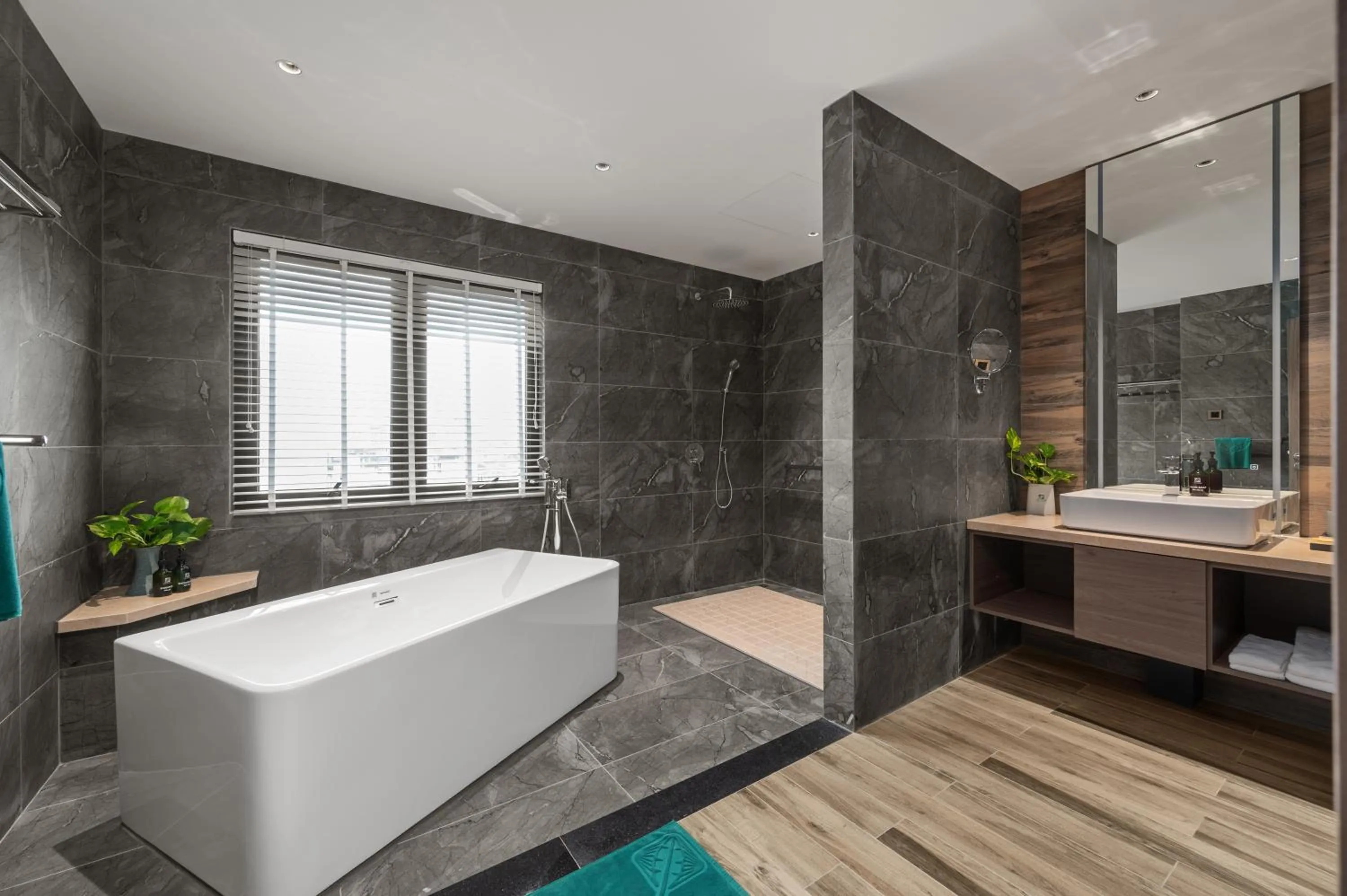 Bath in Chi House Danang Hotel and Apartment