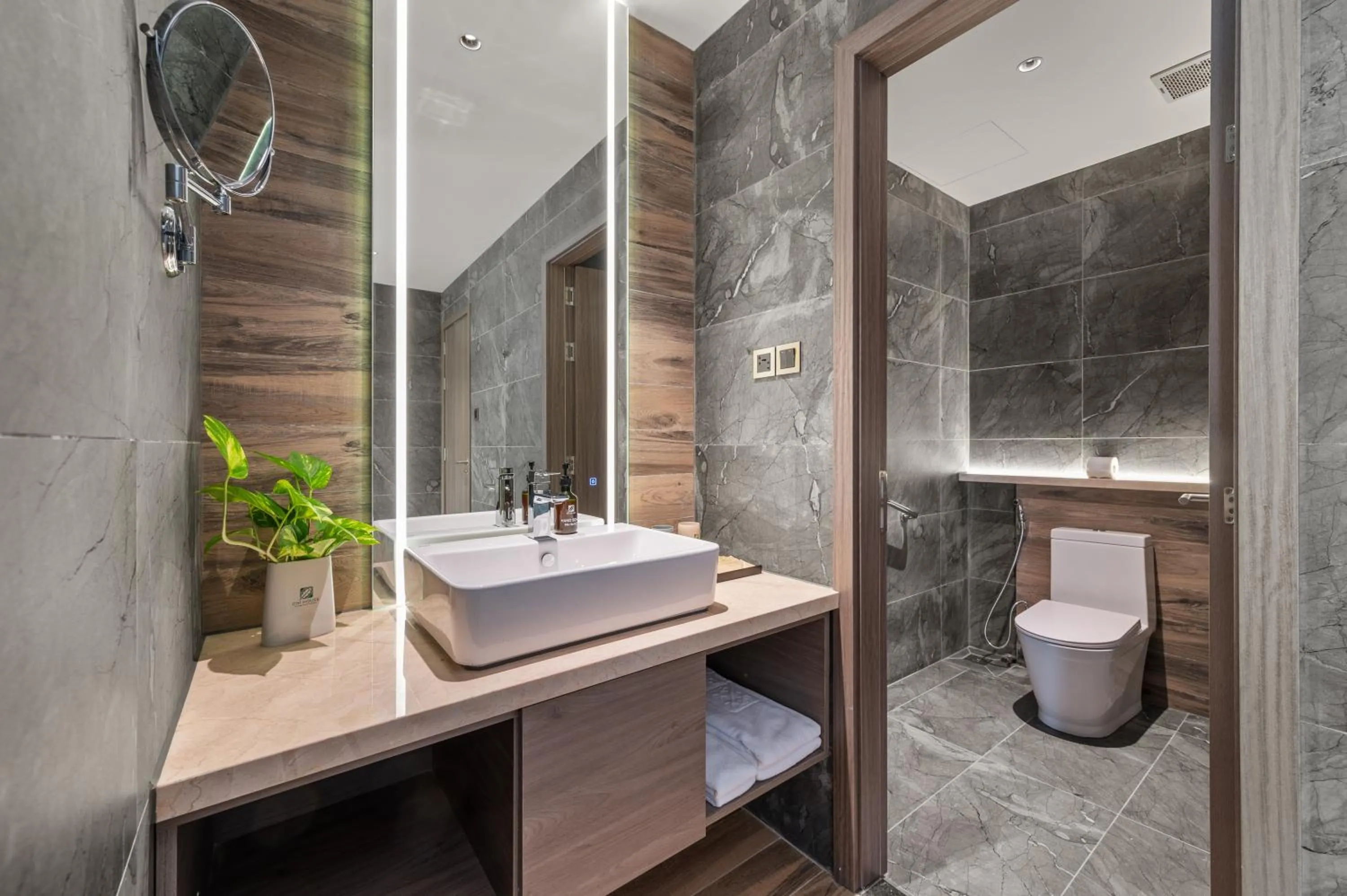 Bathroom in Chi House Danang Hotel and Apartment