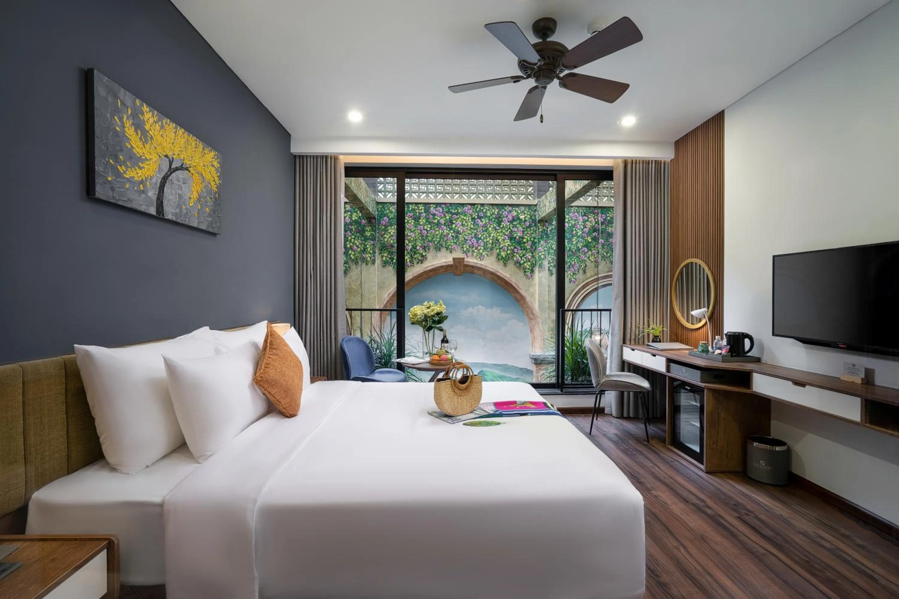 Photo of the whole room, Bed in Chi House Danang Hotel and Apartment