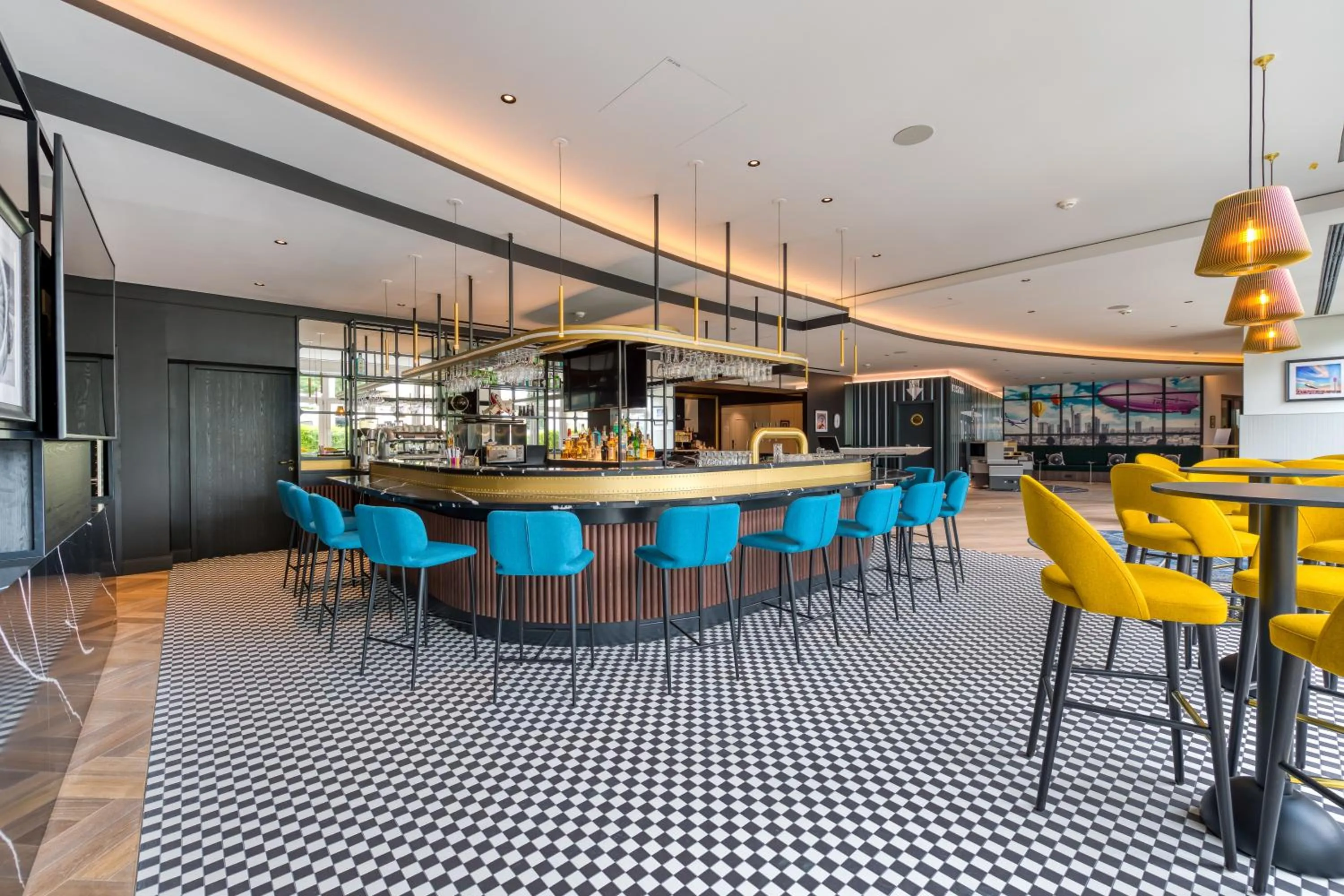 Lounge or bar in Mercure Neu-Isenburg