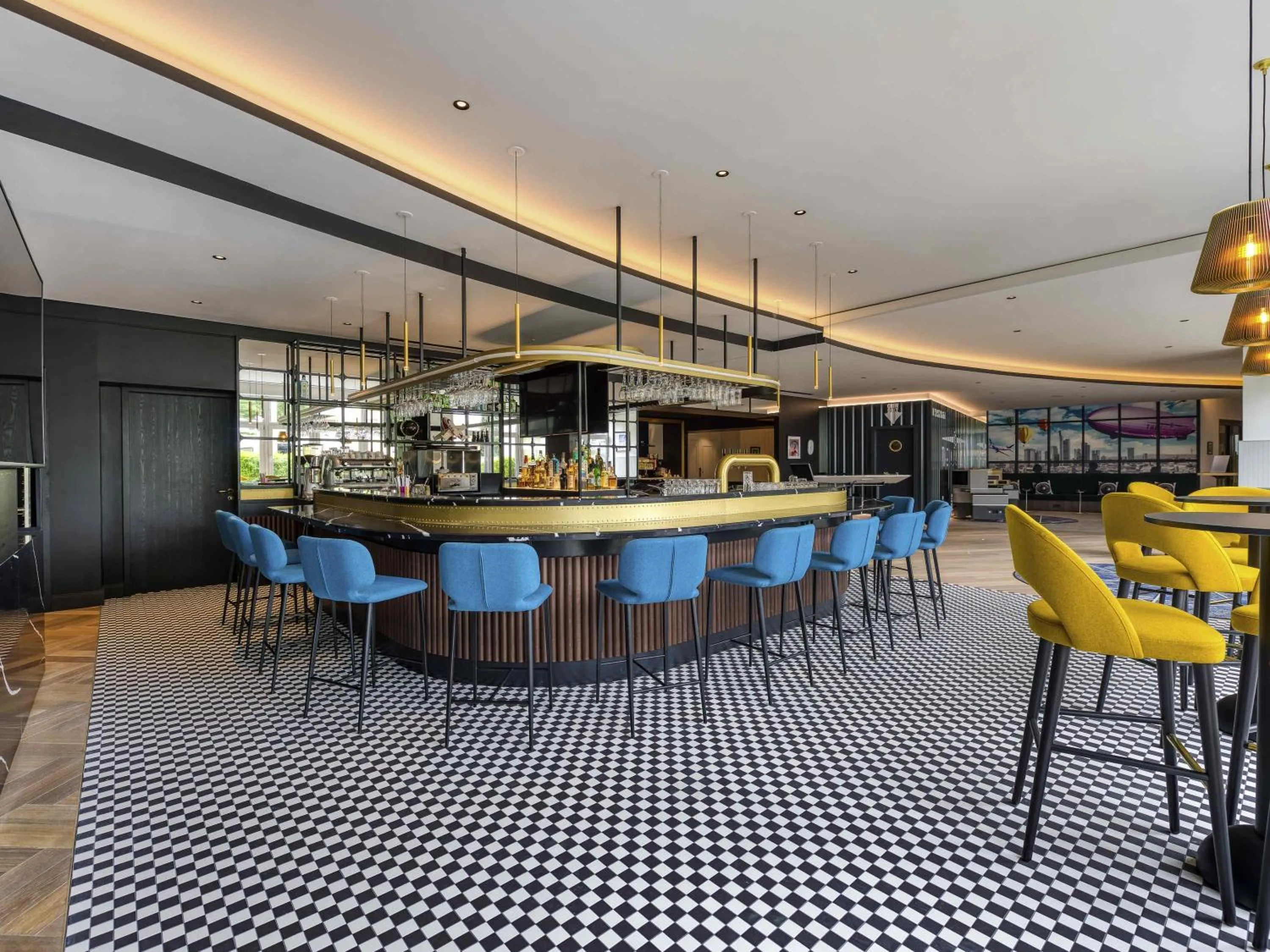 Lounge or bar in Mercure Neu-Isenburg
