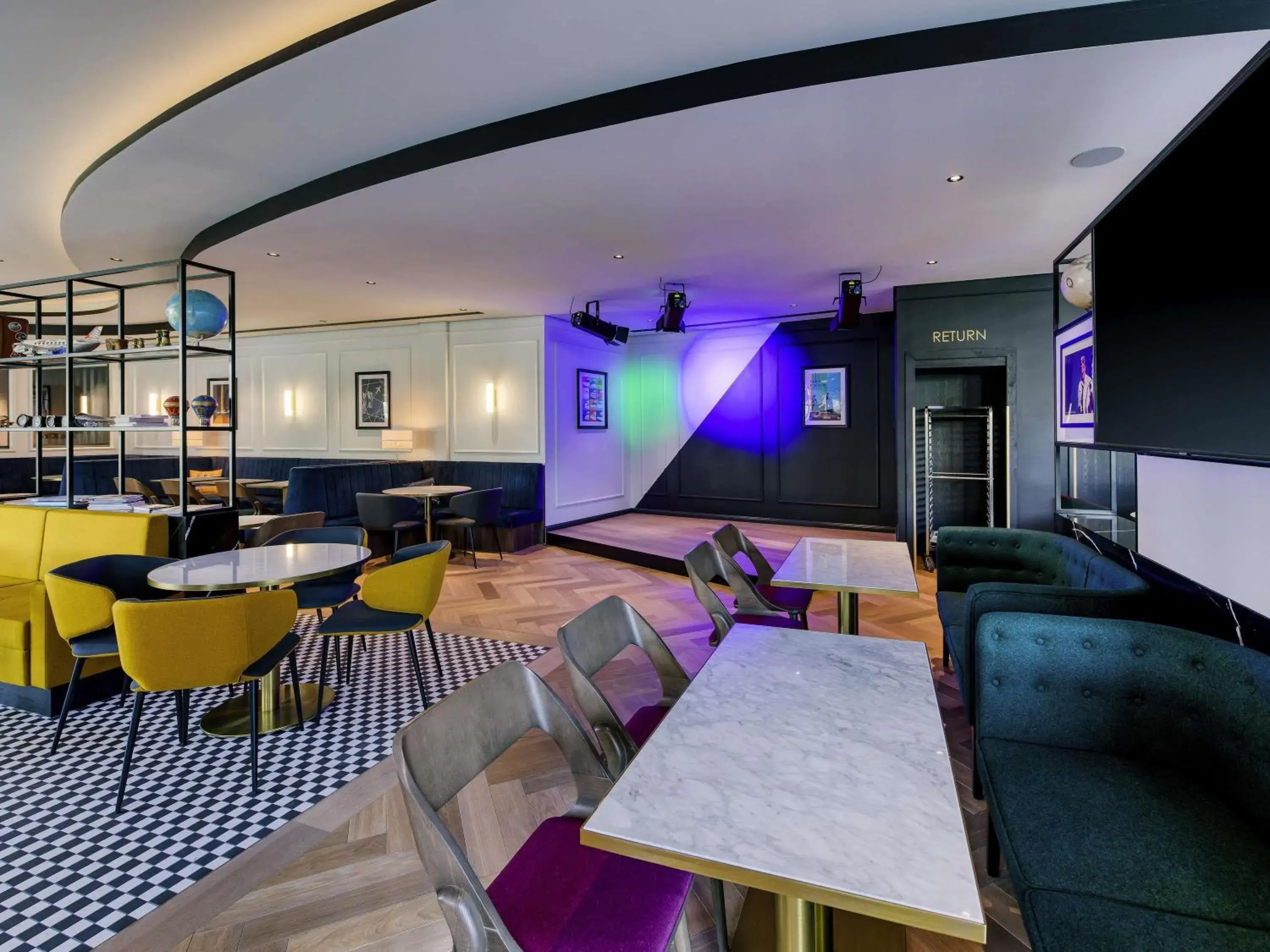 Lounge or bar in Mercure Neu-Isenburg Lounge or bar in Mercure Neu-Isenburg