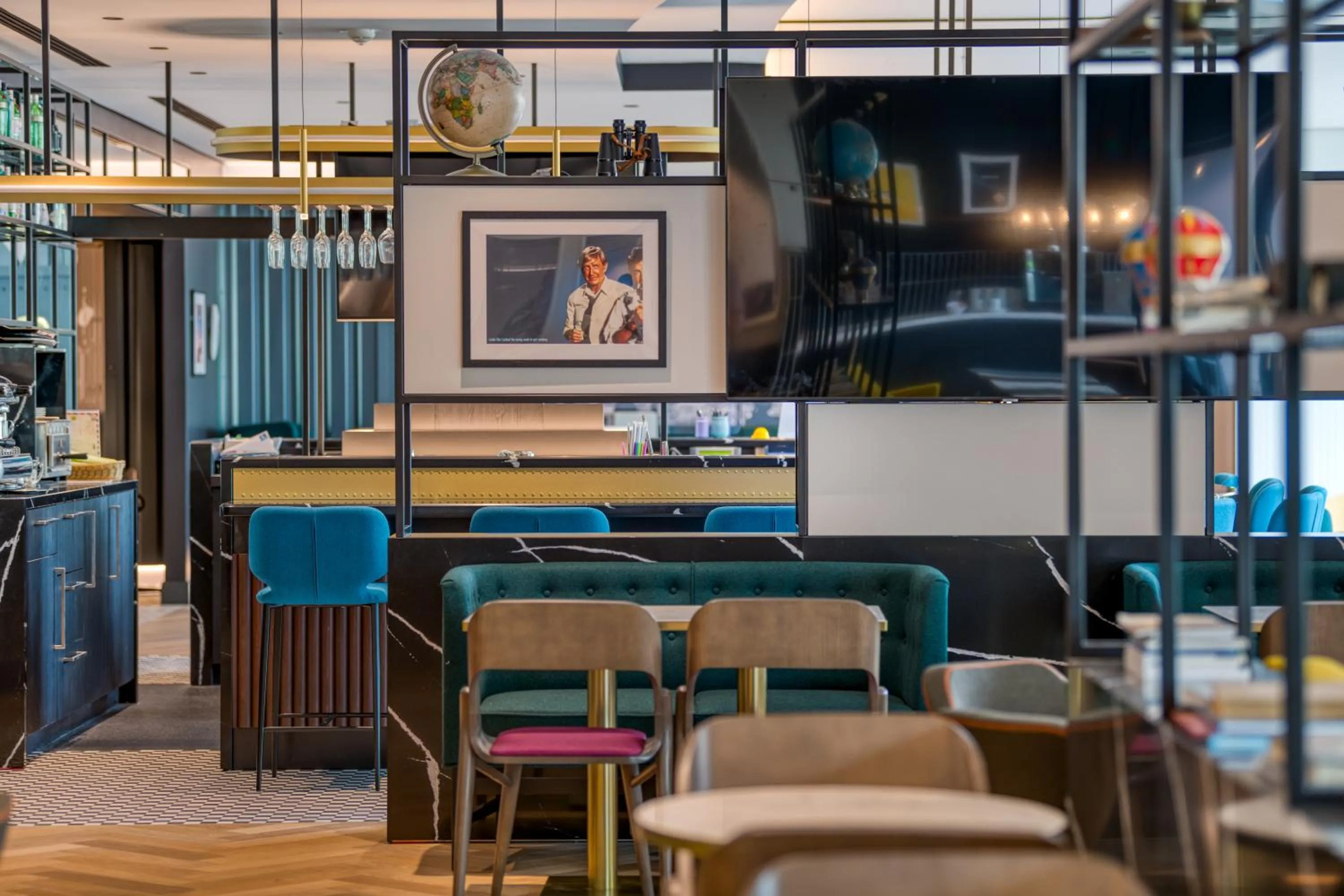 Restaurant/places to eat in Mercure Neu-Isenburg