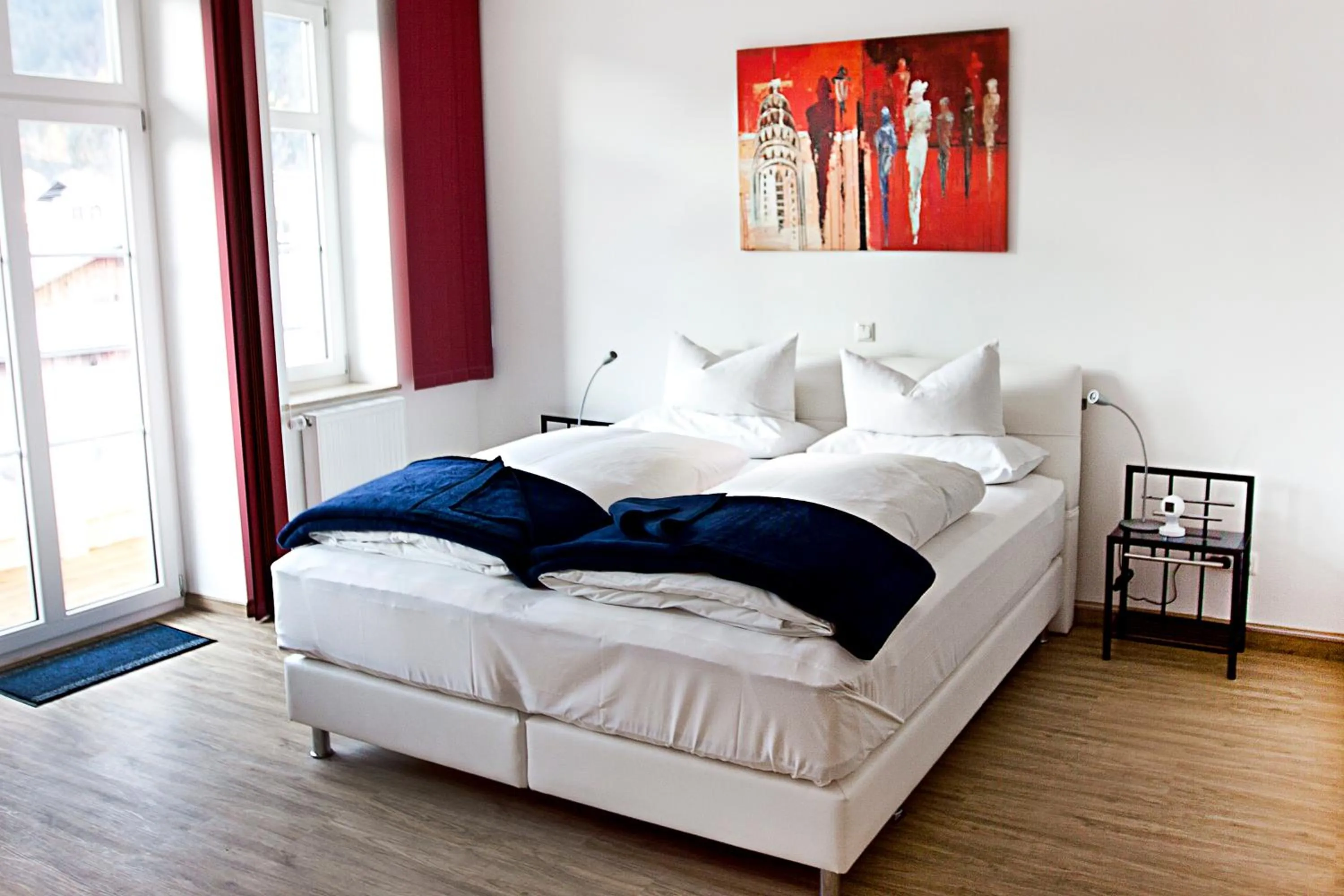 Bed in Hotel Garni Ammergauer Hof