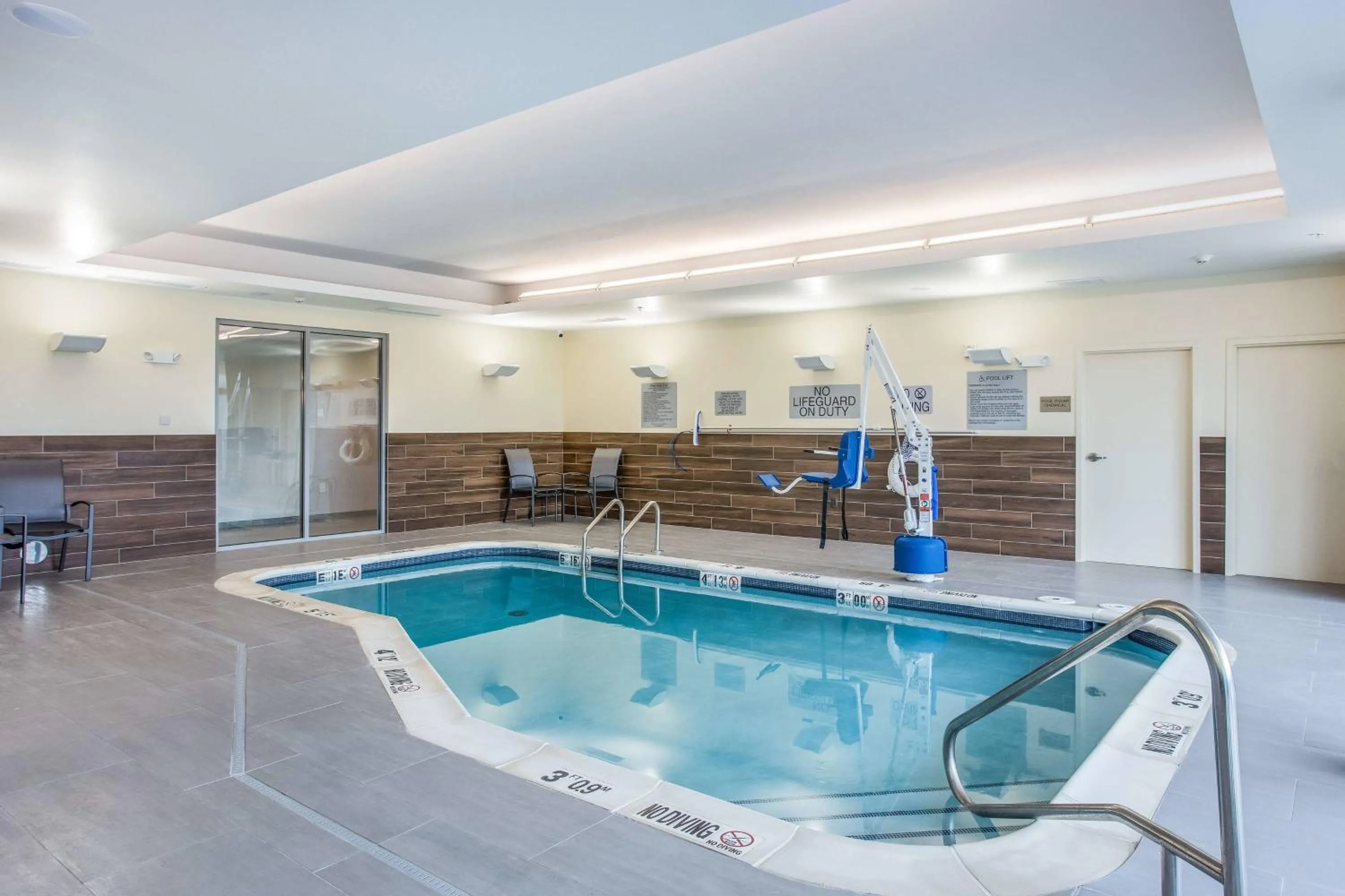 Swimming pool in Fairfield Inn & Suites Rolla