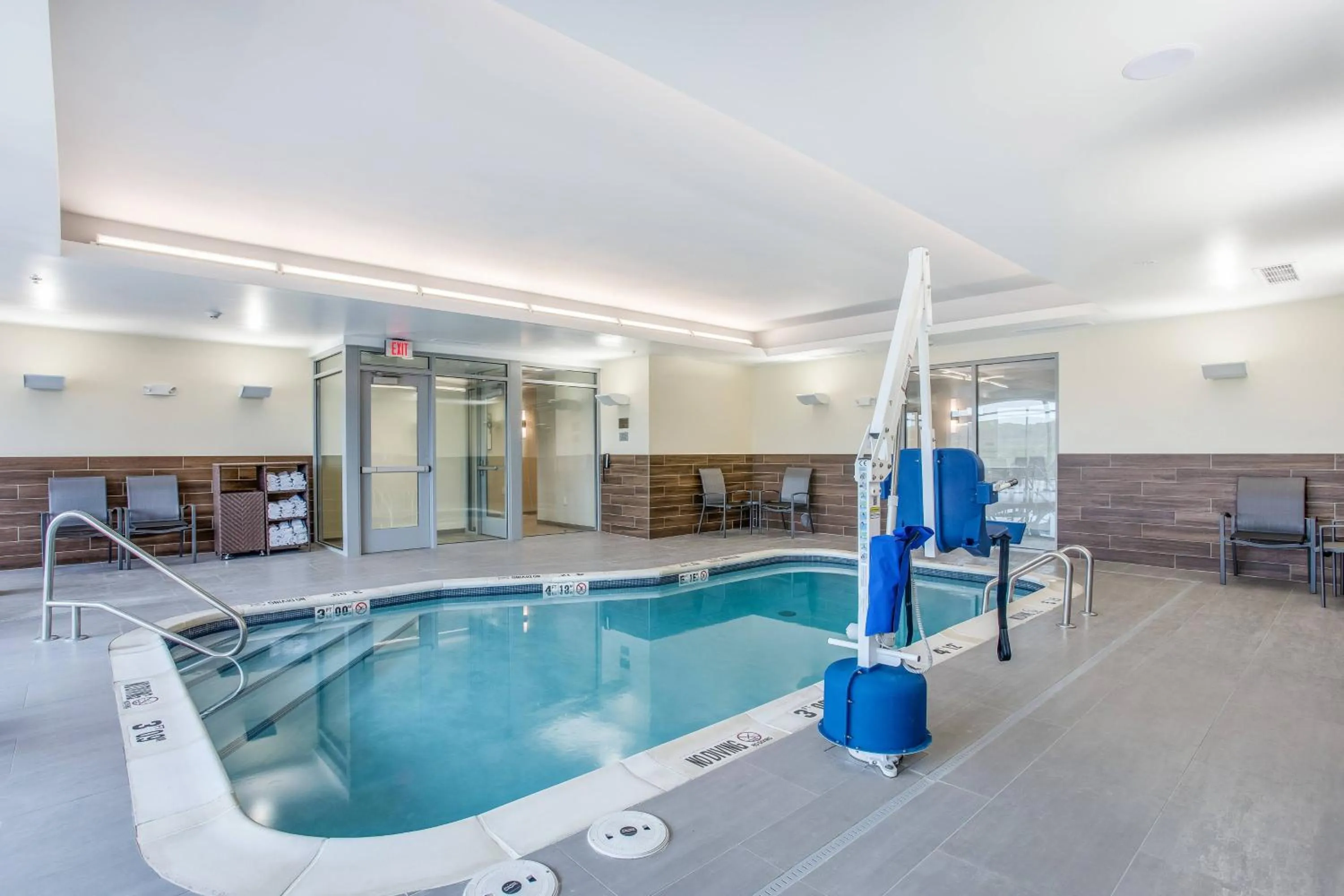 Swimming pool in Fairfield Inn & Suites Rolla