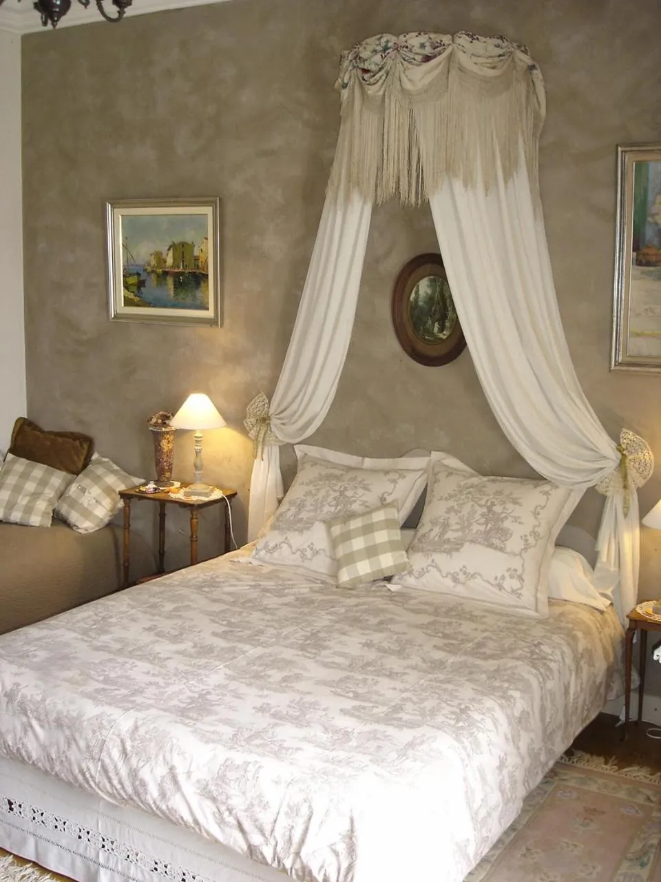 Deluxe Double Room in Le PETIT CHATEAU - Tiffauges proche Puy duFou