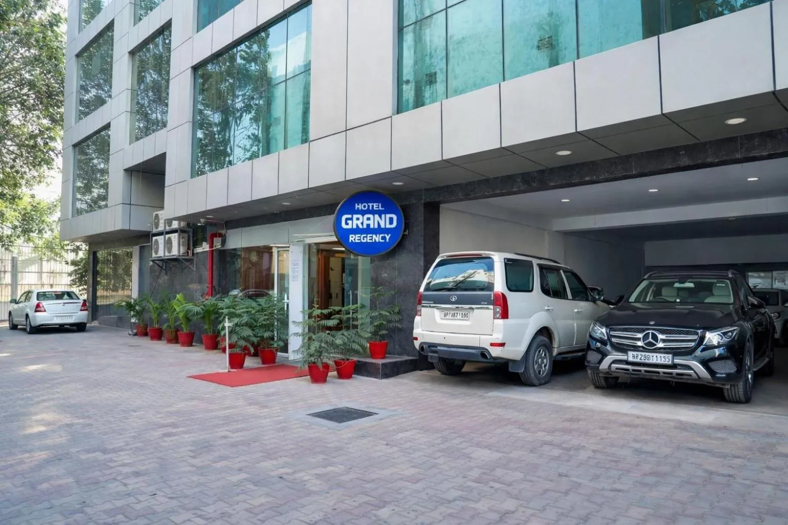 Facade/entrance in Hotel Grand Regency by JMD Group Near Delhi IGI Airport