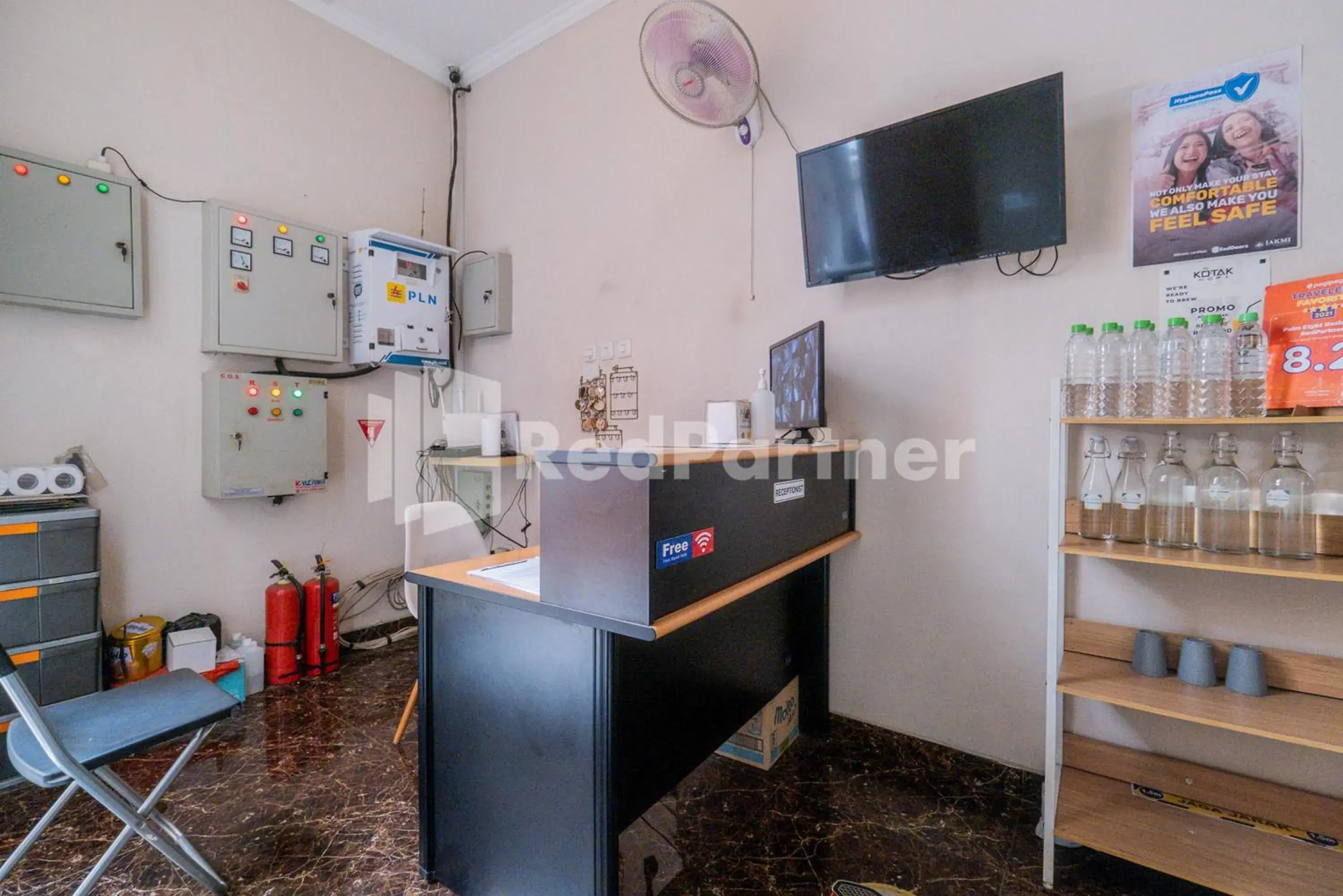 Lobby or reception in Palm Eight Mitra RedDoorz Lobby or reception in Palm Eight Mitra RedDoorz