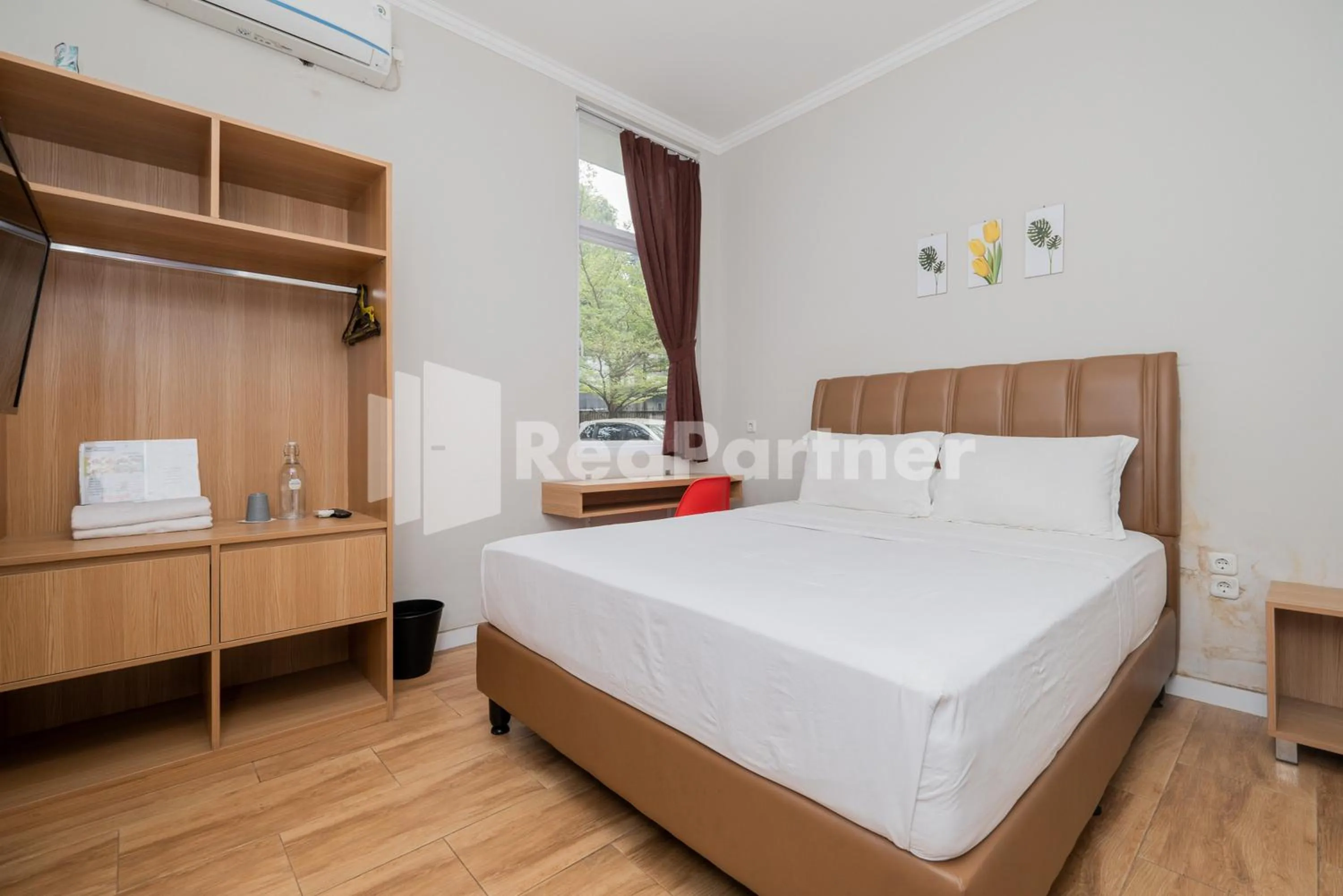 Bed in Palm Eight Mitra RedDoorz