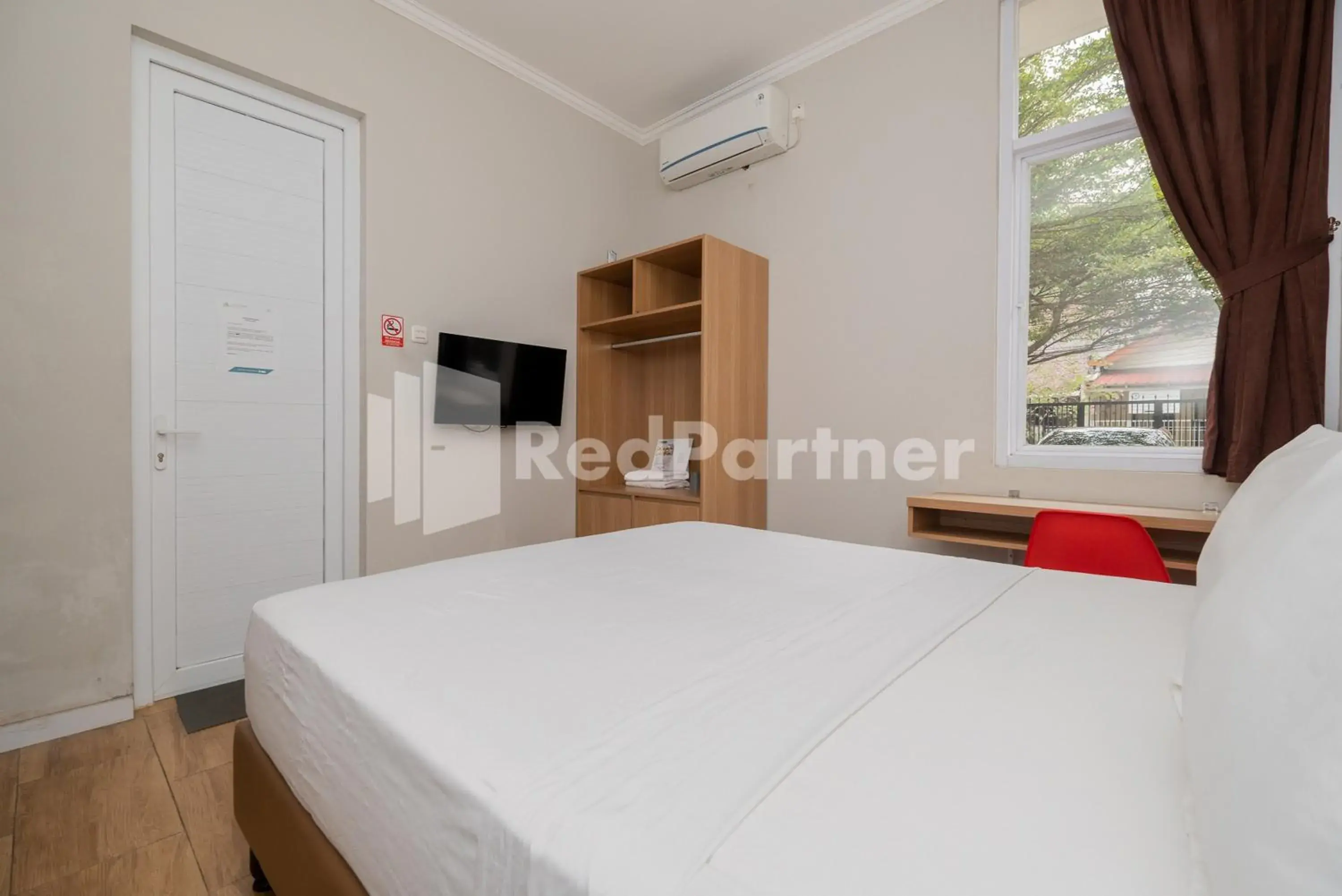 Bed in Palm Eight Mitra RedDoorz Bed in Palm Eight Mitra RedDoorz