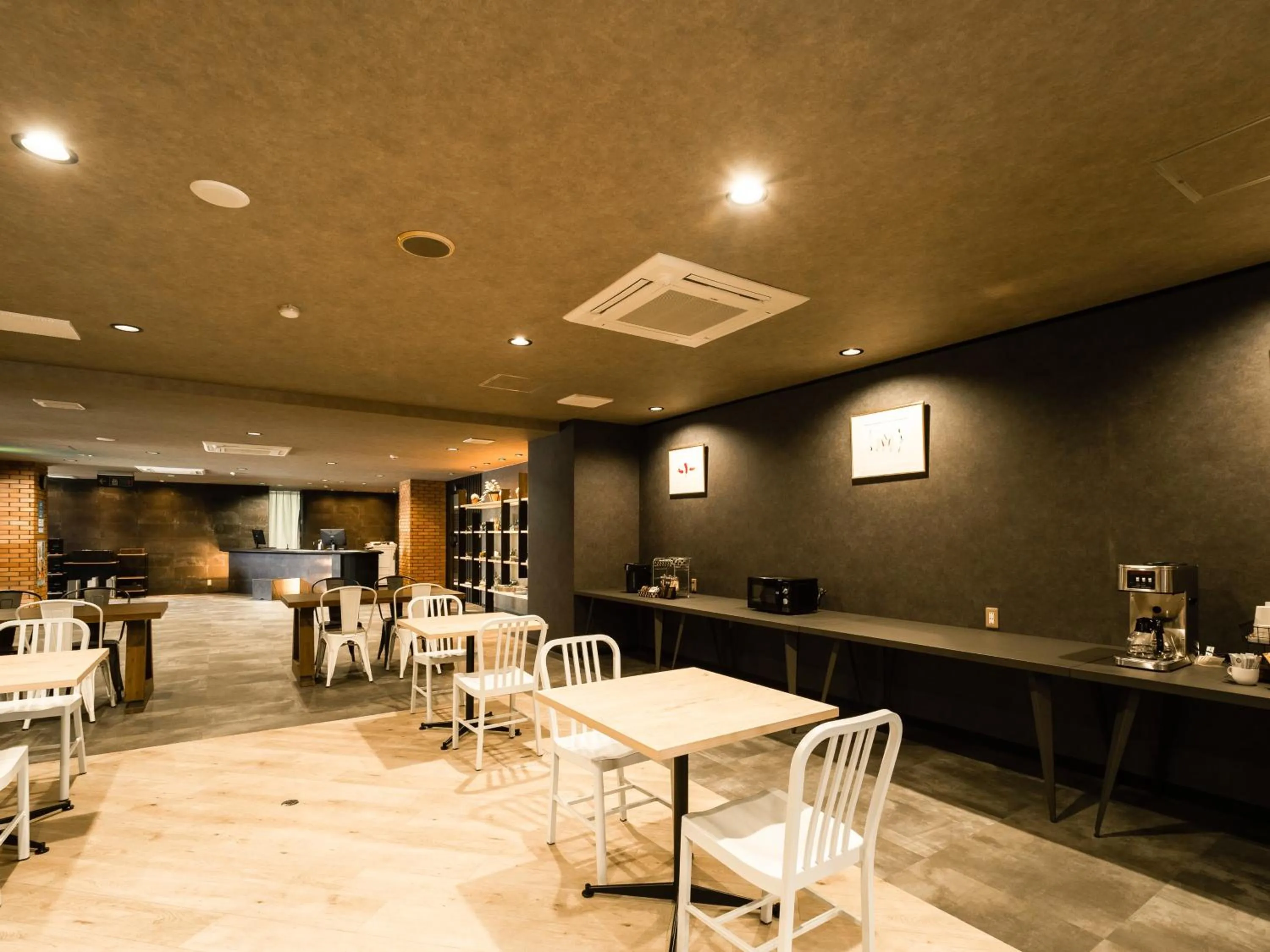 Restaurant/places to eat in Hotel Area One Ise Inter