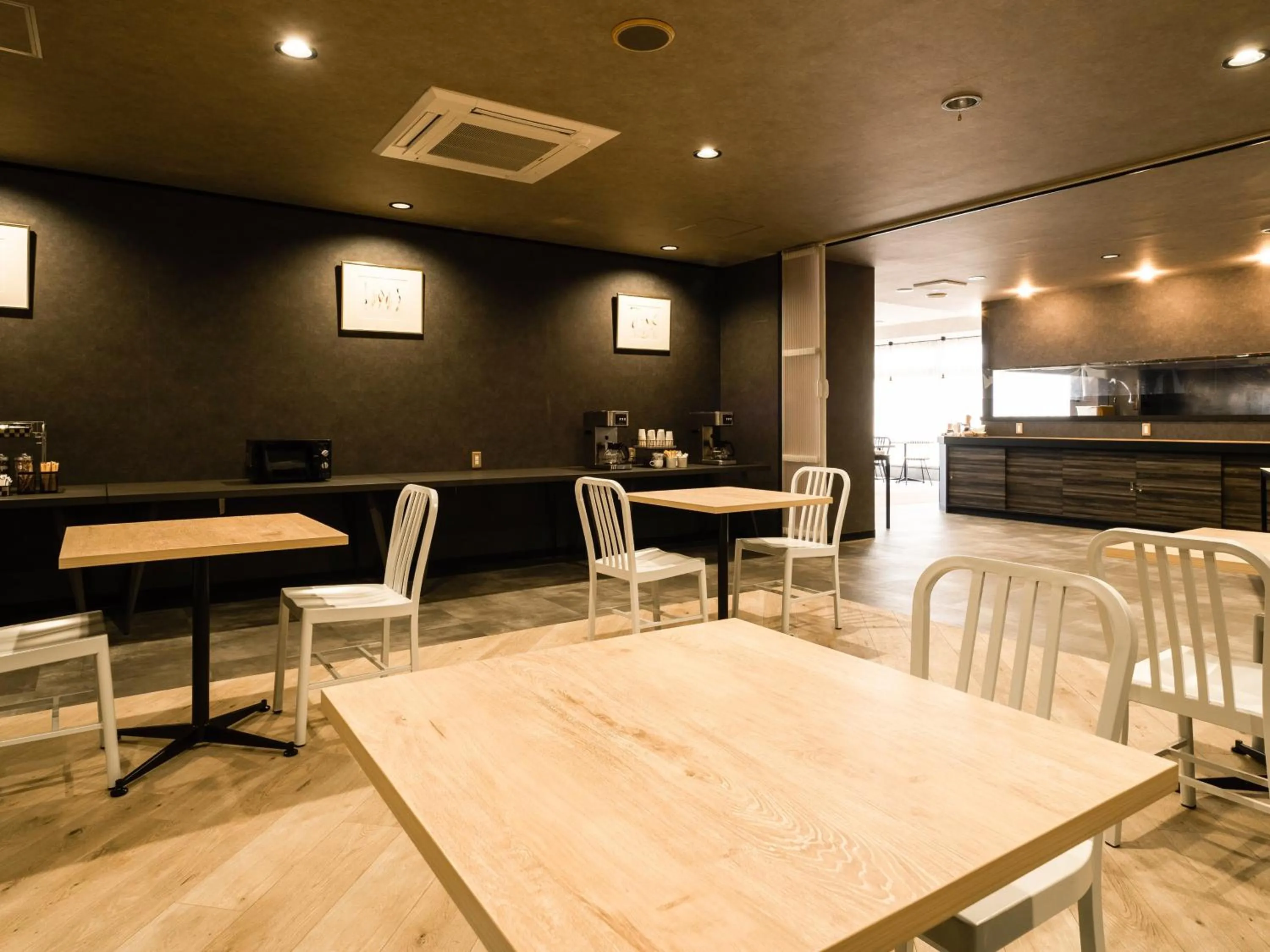 Restaurant/places to eat in Hotel Area One Ise Inter