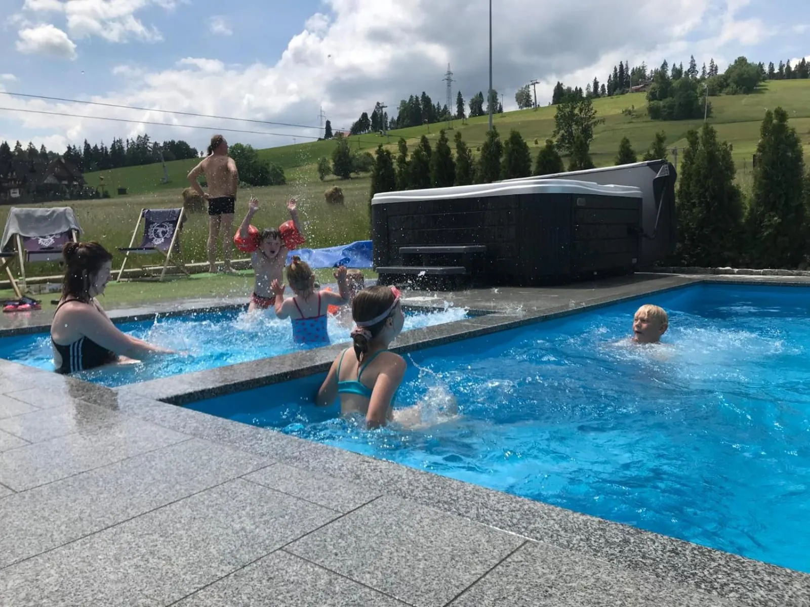Basen z podgrzewaną wodą jacuzzi dmuchaniec sala zabaw WSZYSTKO W CENIE POBYTU