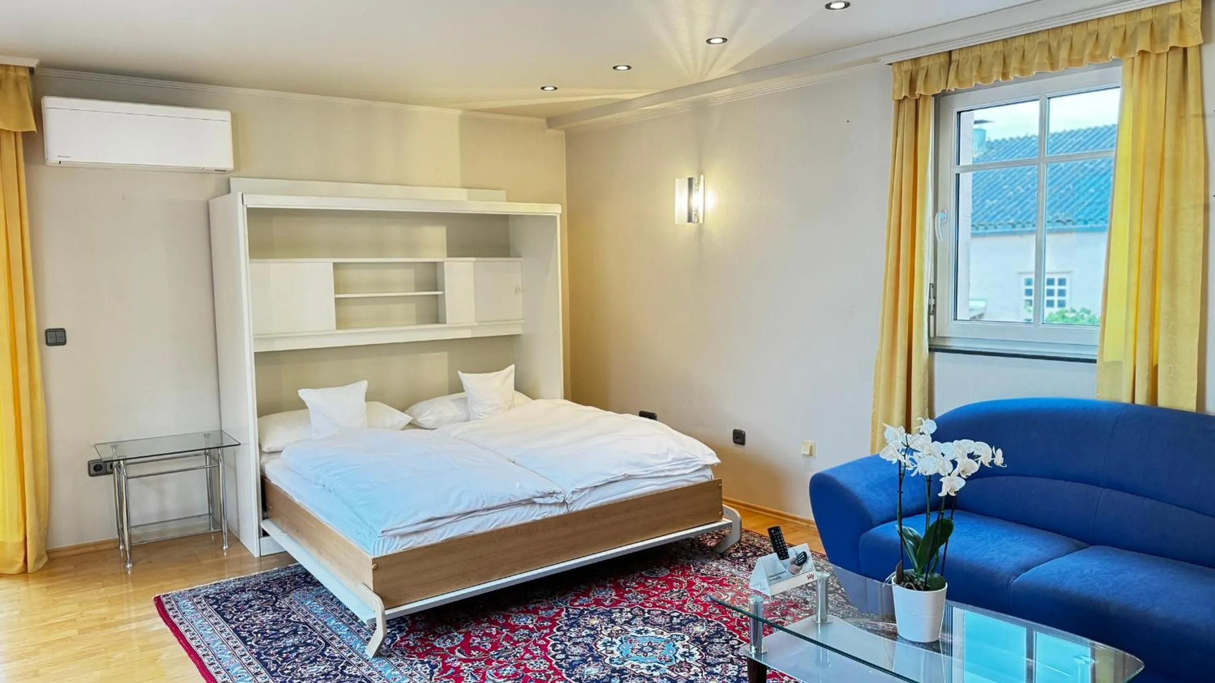 bunk bed, Bed in Rhein-Hotel Nierstein